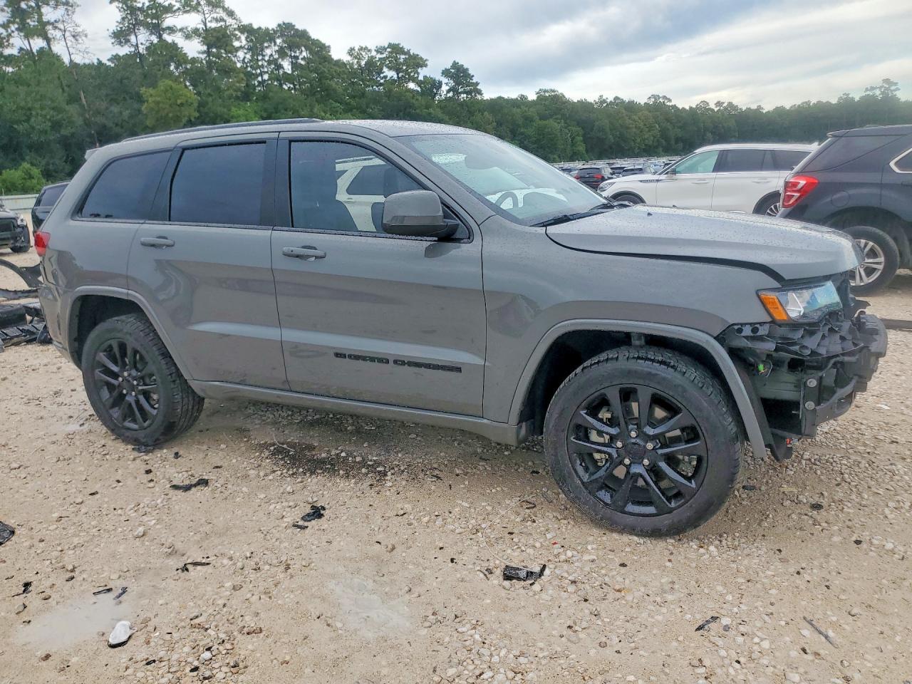 2022 Jeep Grand Cherokee Laredo E Gray vin: 1C4RJFAG4NC146720