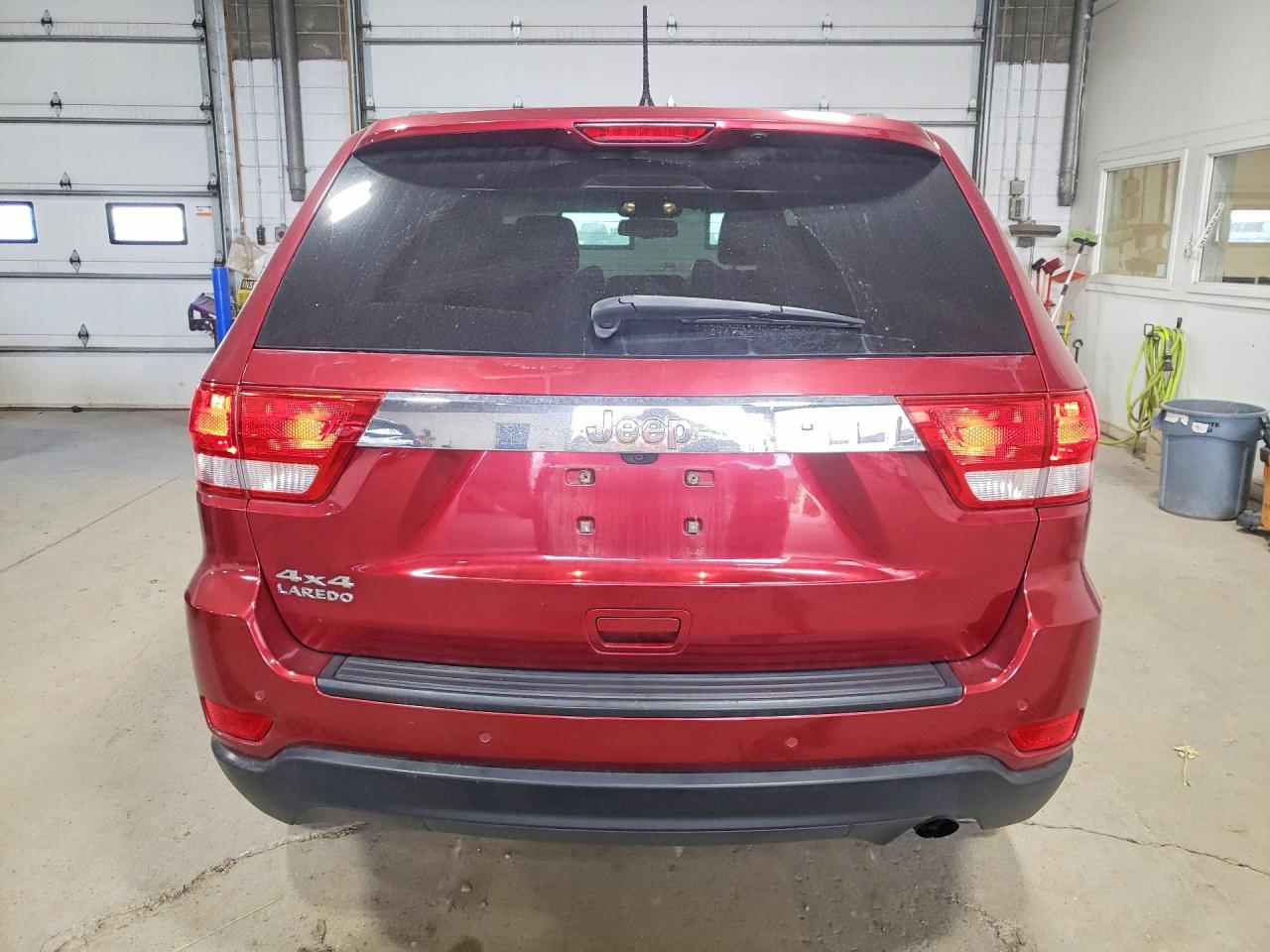 2012 Jeep Grand Cherokee Laredo Red vin: 1C4RJFAG5CC139692