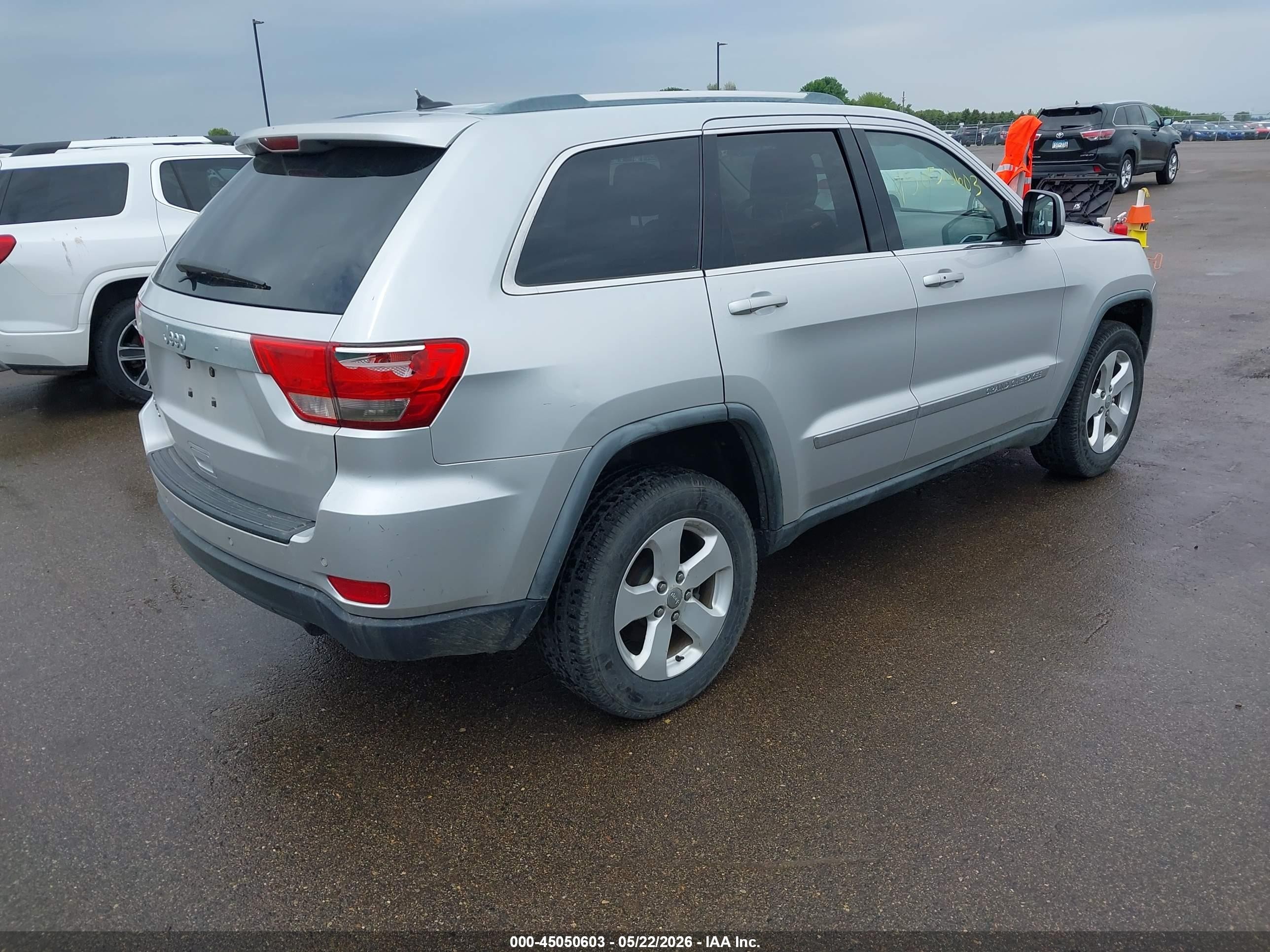 2012 Jeep Grand Cherokee Laredo Silver vin: 1C4RJFAG5CC183658