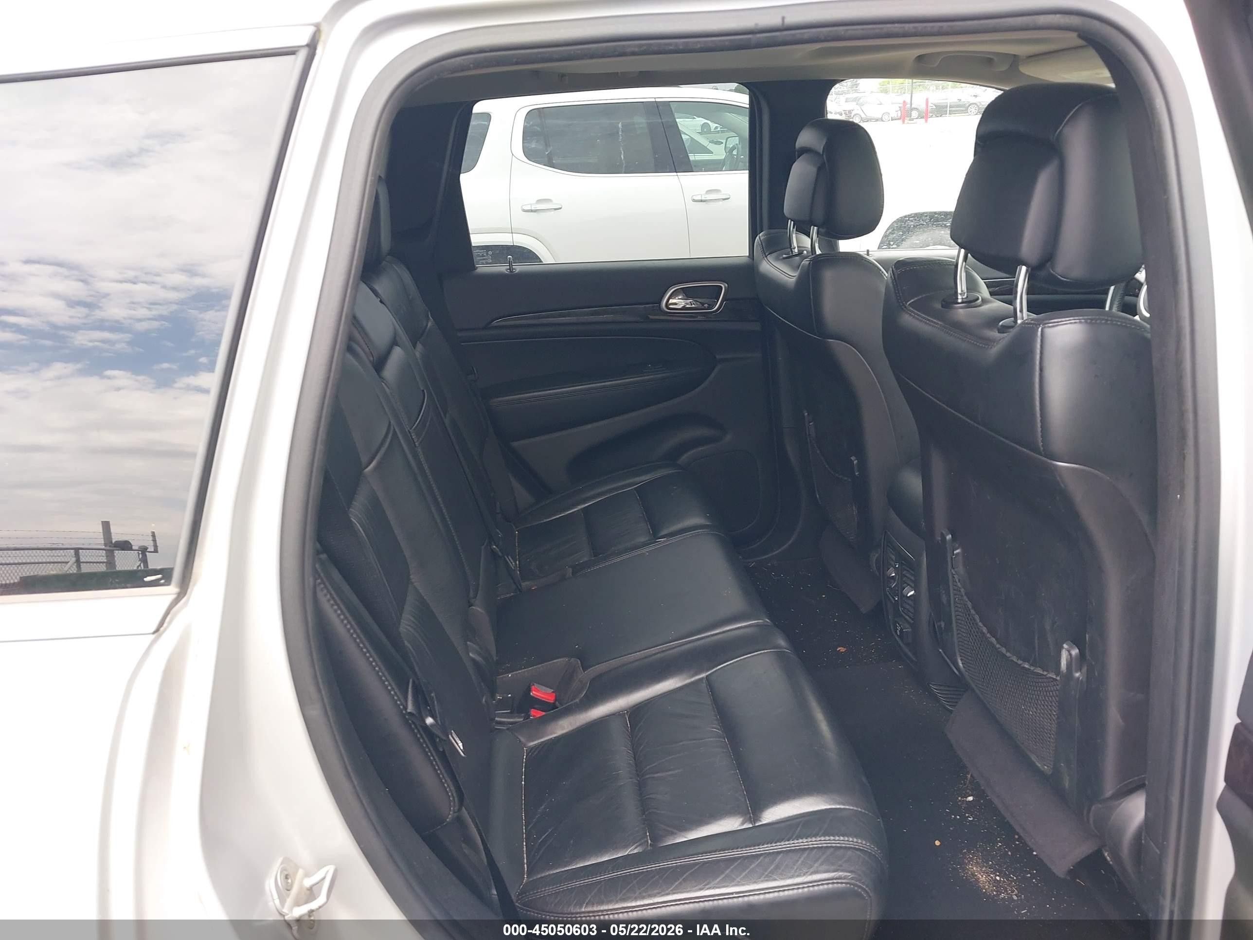 2012 Jeep Grand Cherokee Laredo Silver vin: 1C4RJFAG5CC183658
