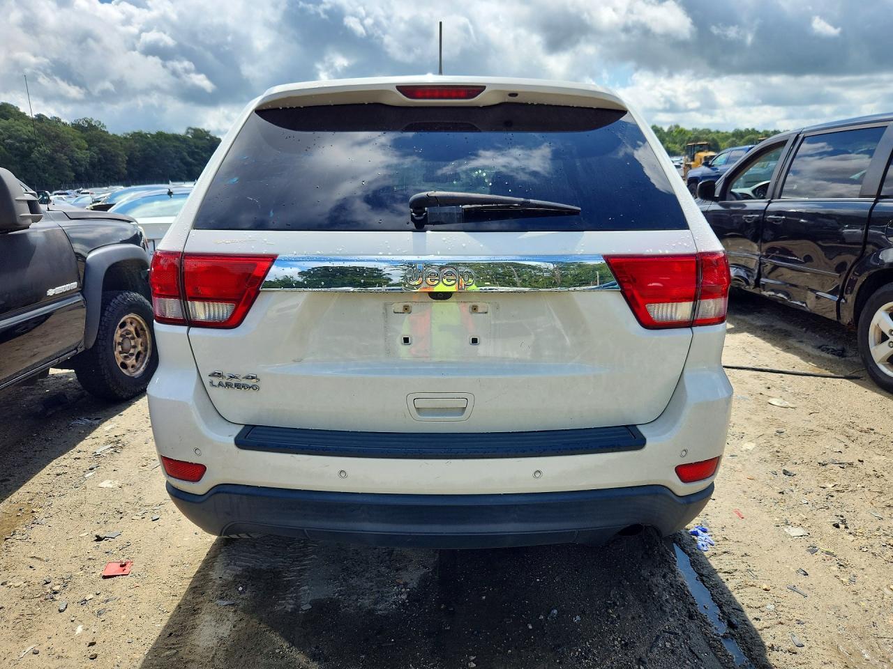 2012 Jeep Grand Cherokee Laredo White vin: 1C4RJFAG5CC189993