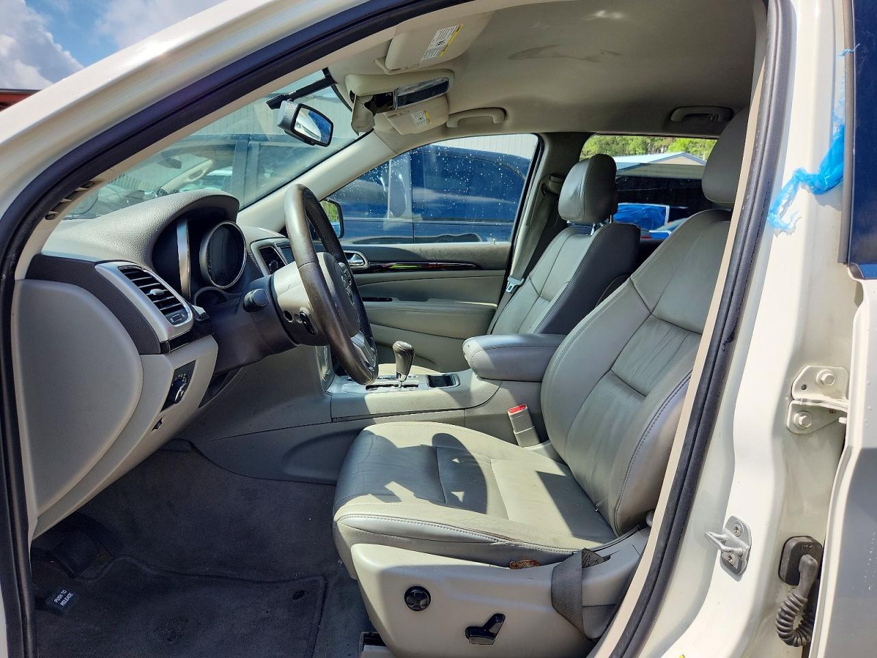 2012 Jeep Grand Cherokee Laredo White vin: 1C4RJFAG5CC189993
