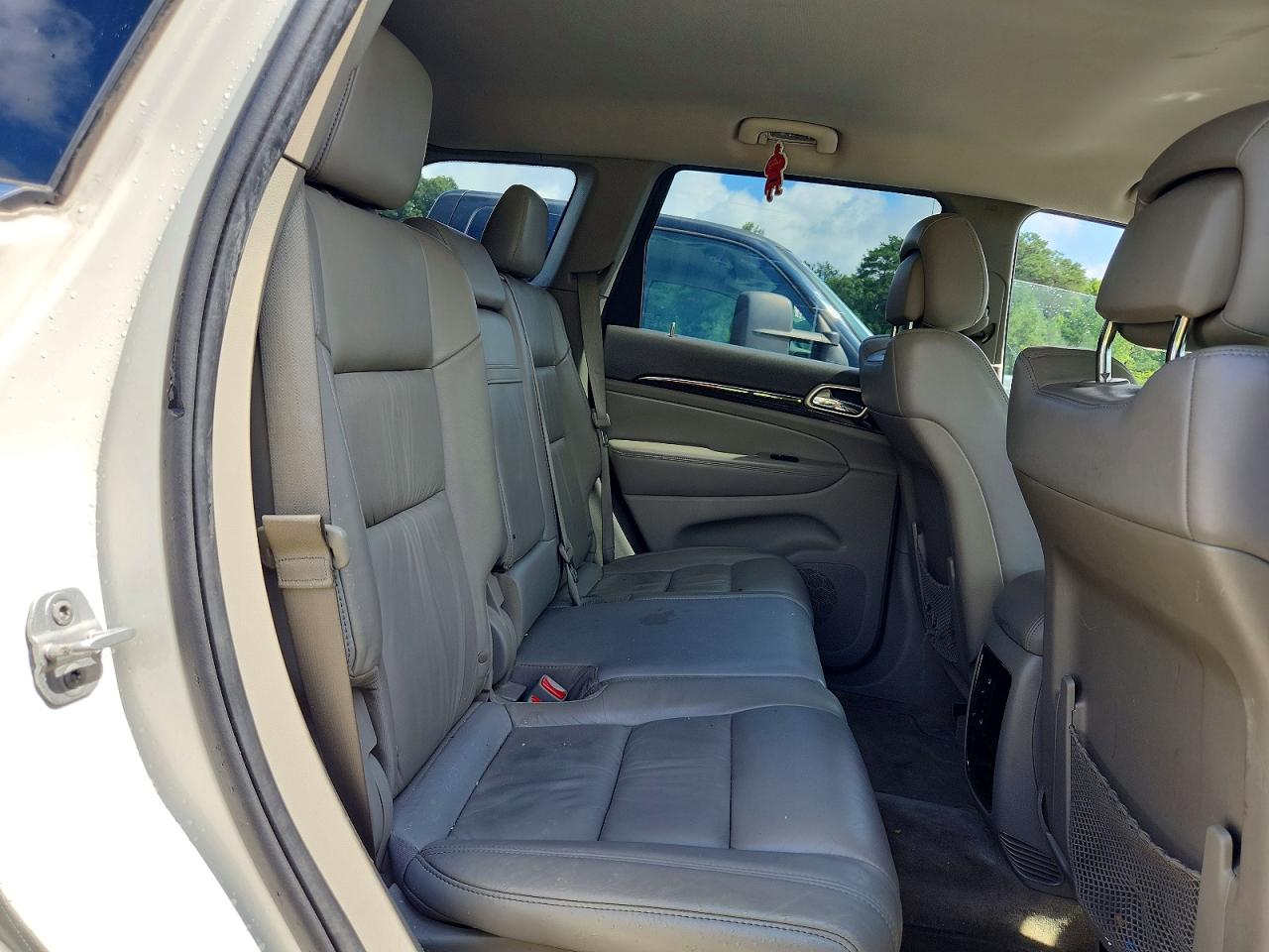 2012 Jeep Grand Cherokee Laredo White vin: 1C4RJFAG5CC189993