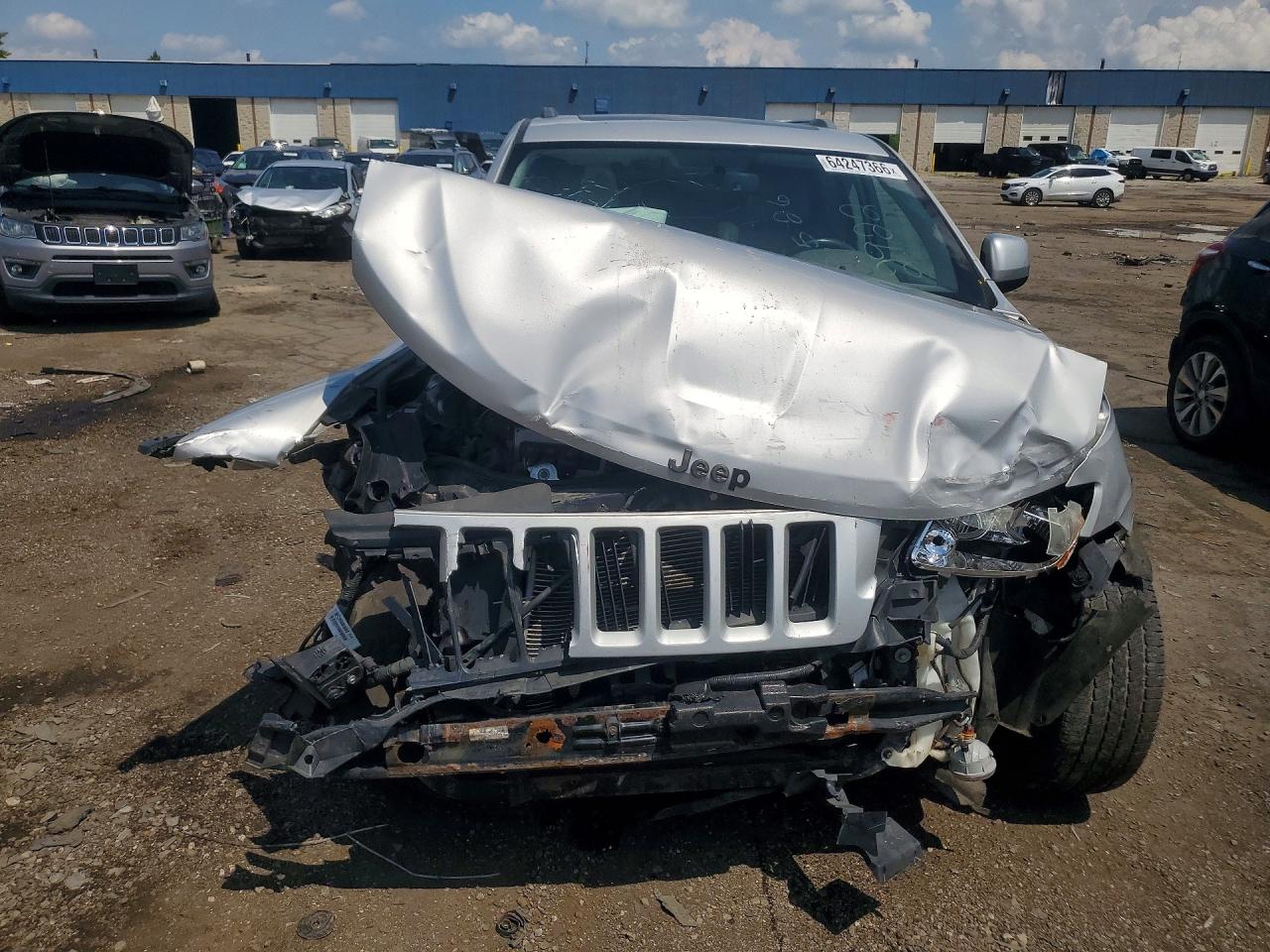 2012 Jeep Grand Cherokee Laredo Silver vin: 1C4RJFAG5CC202922