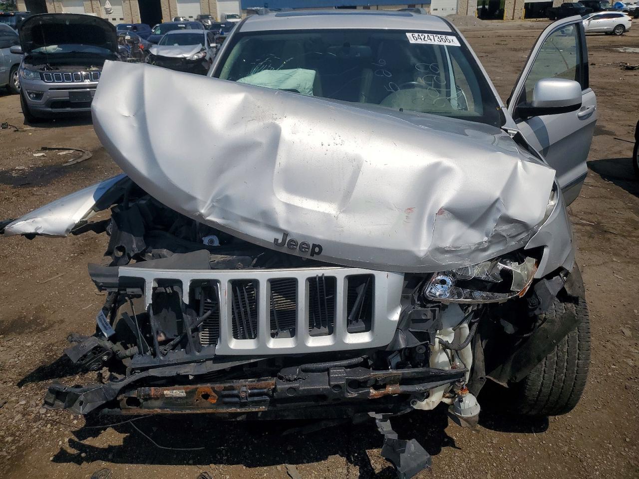 2012 Jeep Grand Cherokee Laredo Silver vin: 1C4RJFAG5CC202922