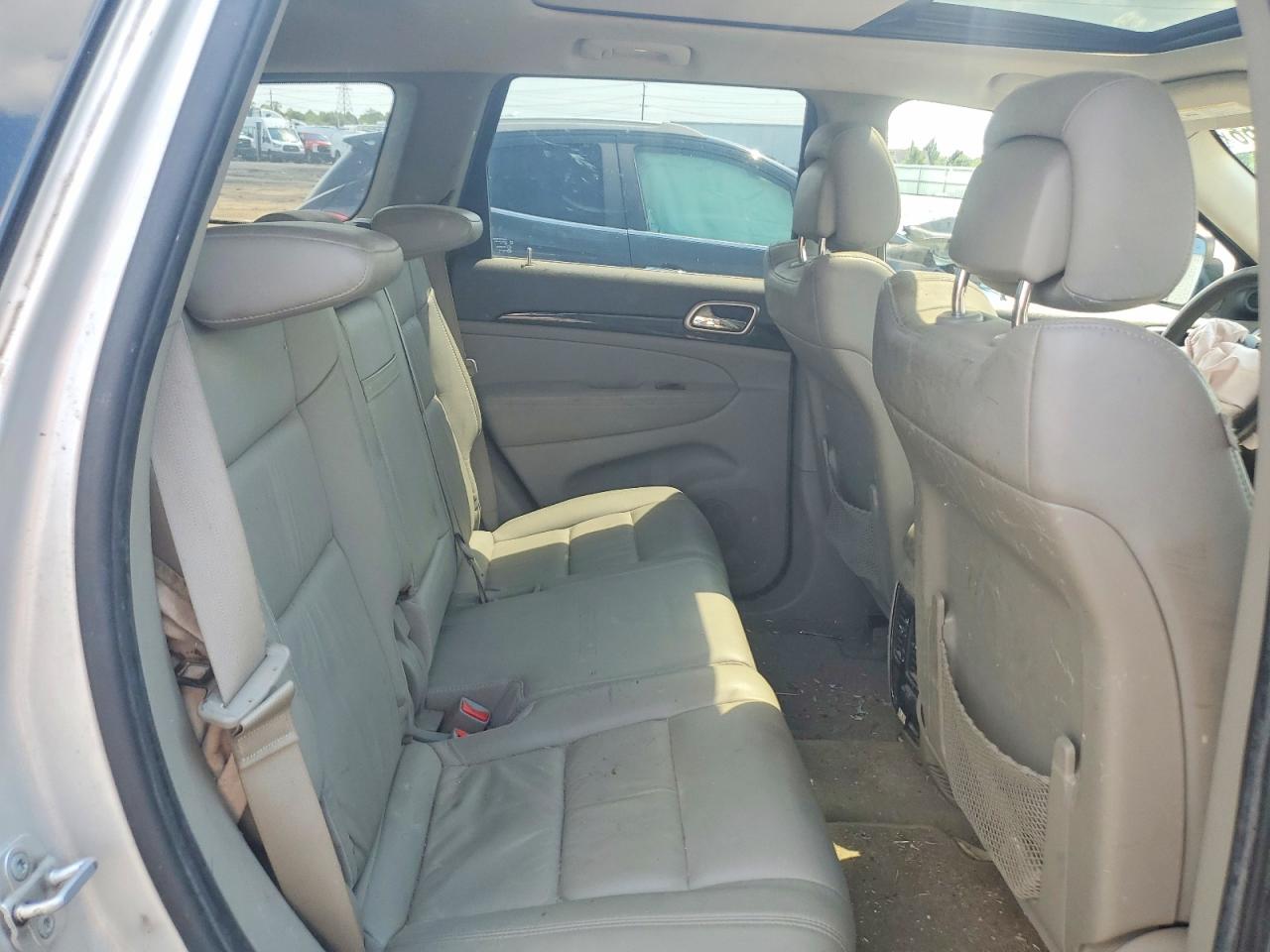 2012 Jeep Grand Cherokee Laredo Silver vin: 1C4RJFAG5CC202922