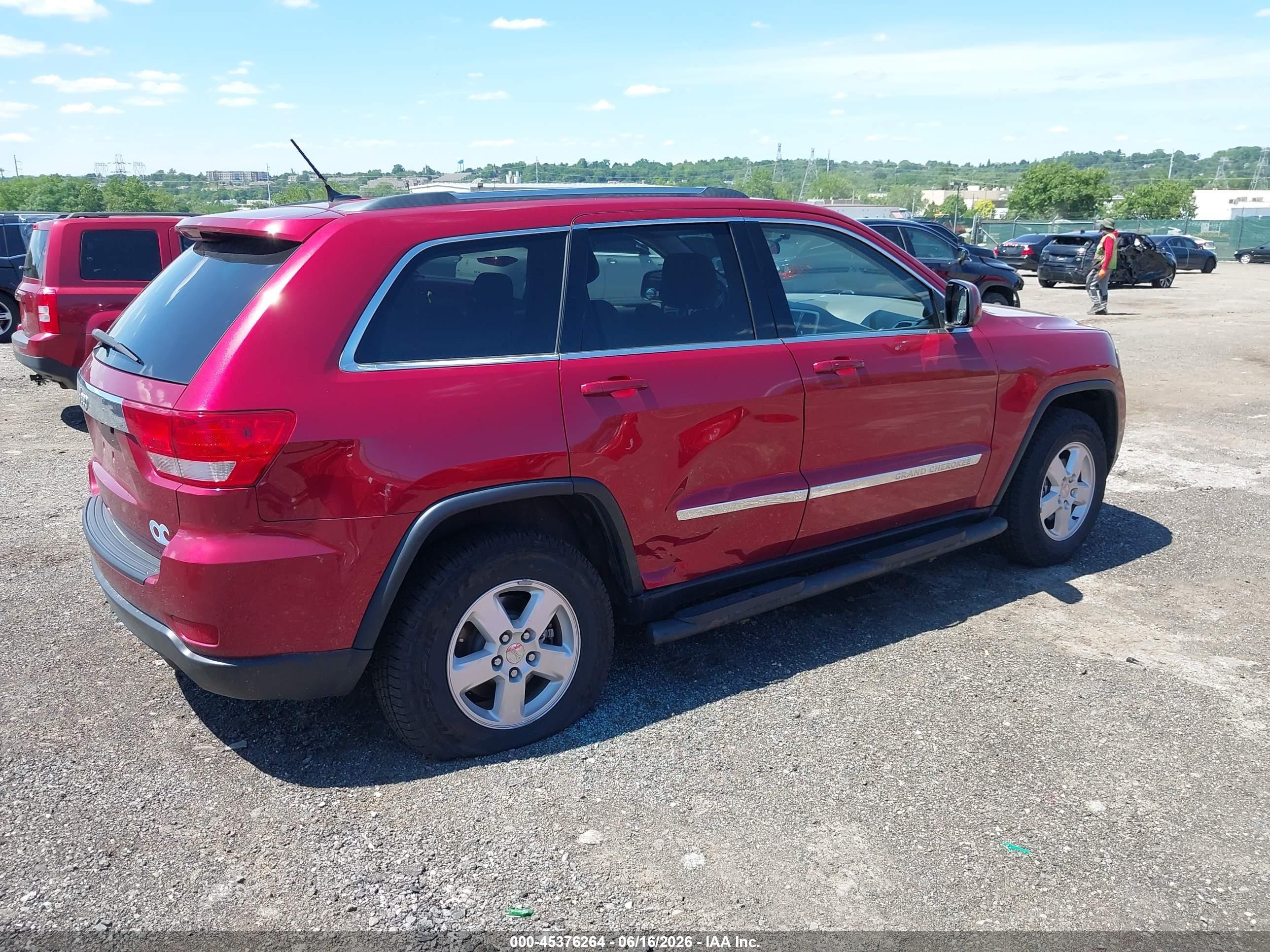 2012 Jeep Grand Cherokee Laredo Red vin: 1C4RJFAG5CC269987