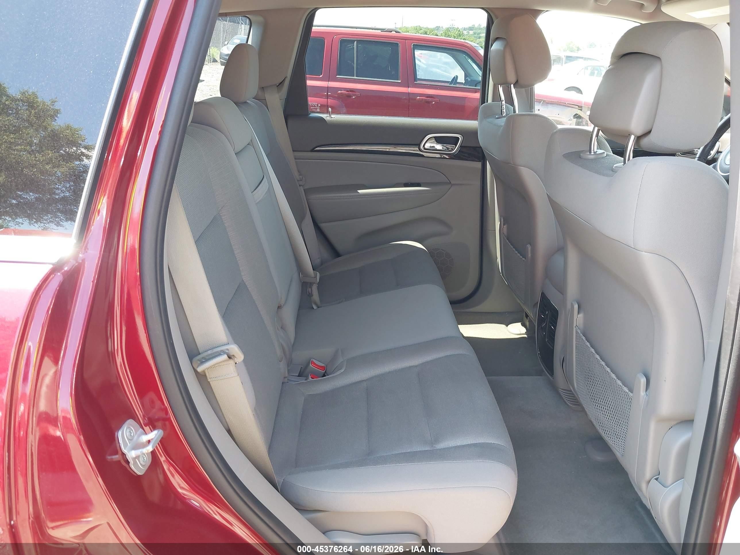 2012 Jeep Grand Cherokee Laredo Red vin: 1C4RJFAG5CC269987