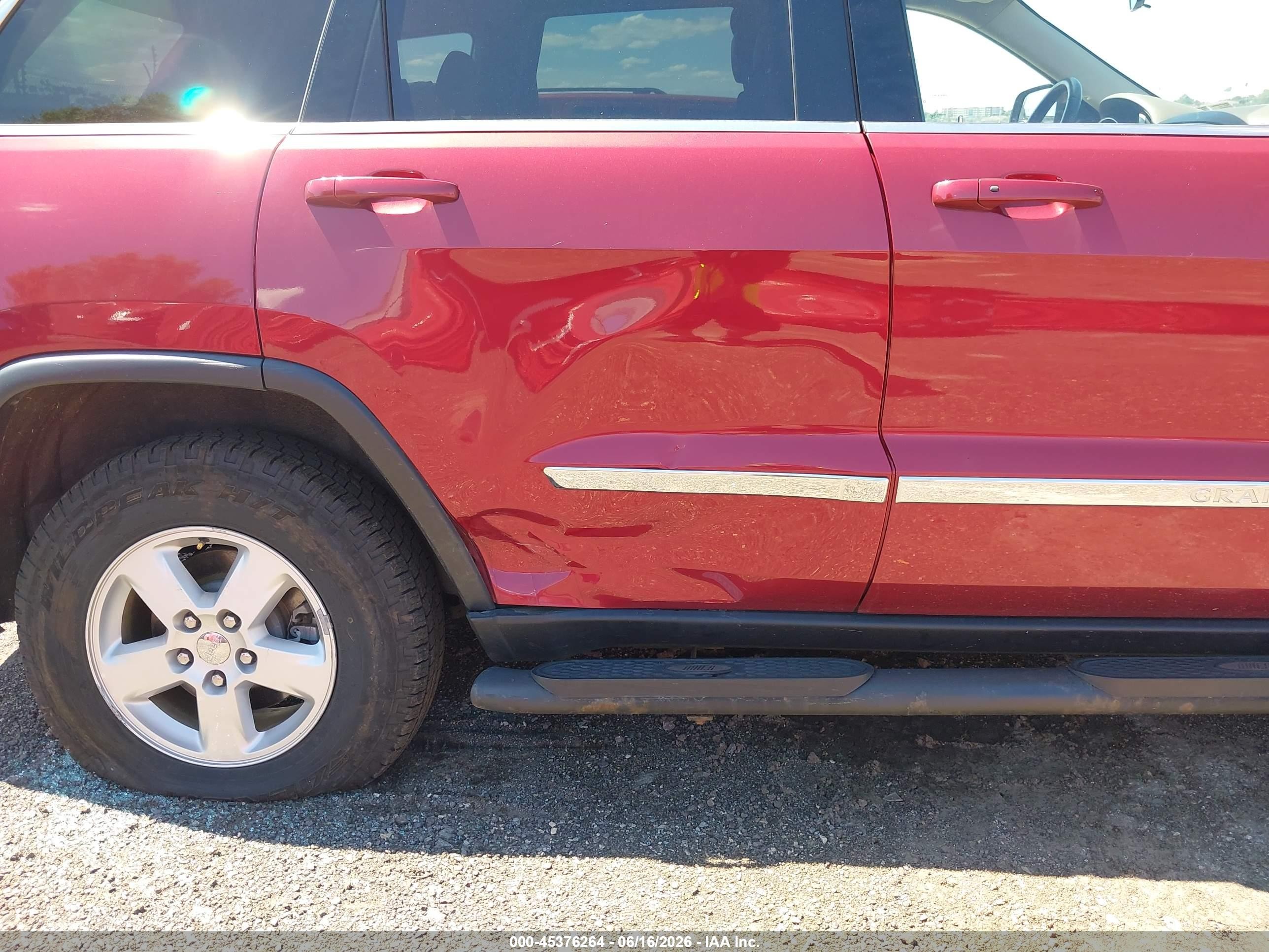 2012 Jeep Grand Cherokee Laredo Red vin: 1C4RJFAG5CC269987