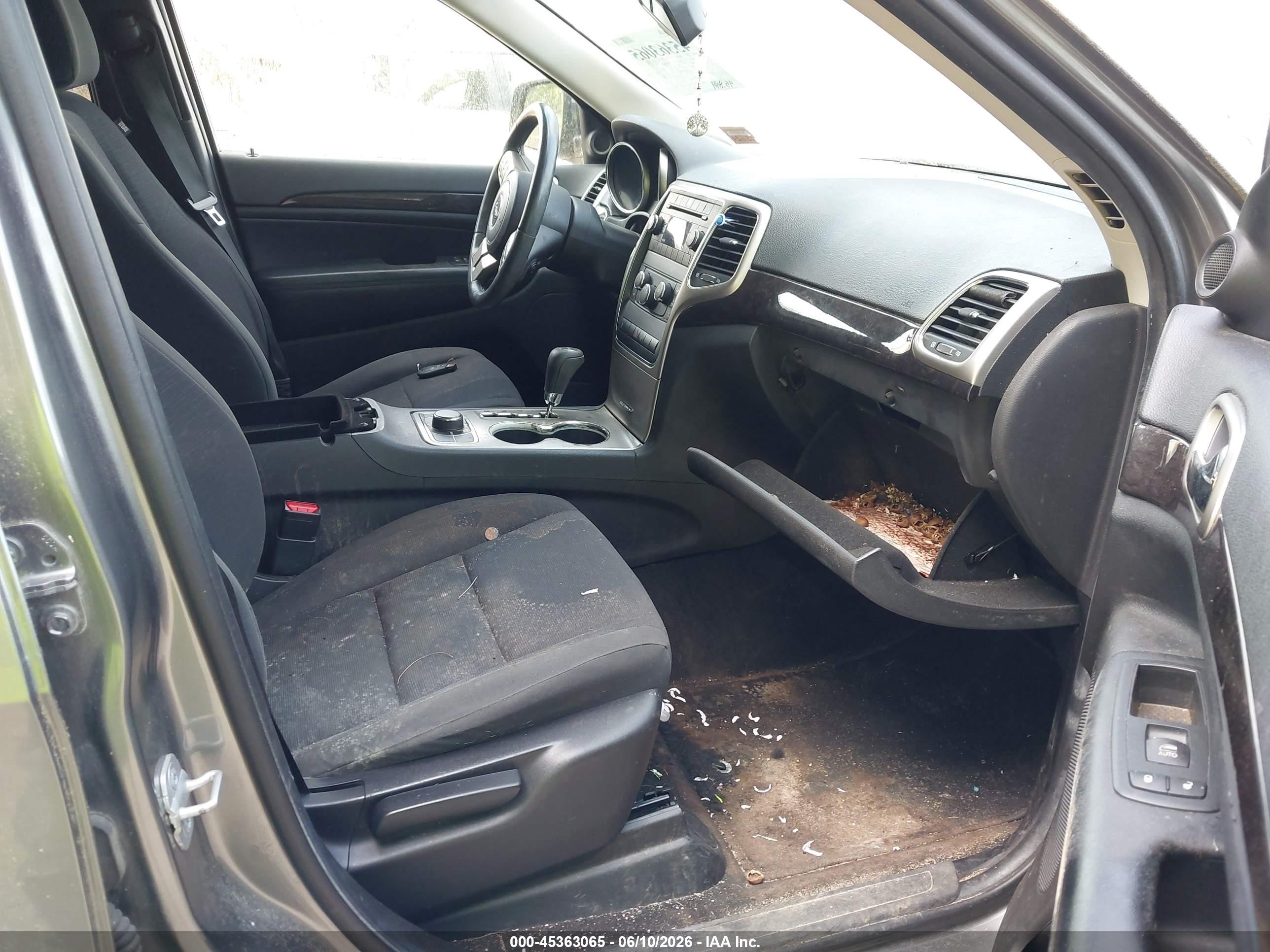 2012 Jeep Grand Cherokee Laredo Серый vin: 1C4RJFAG5CC296851