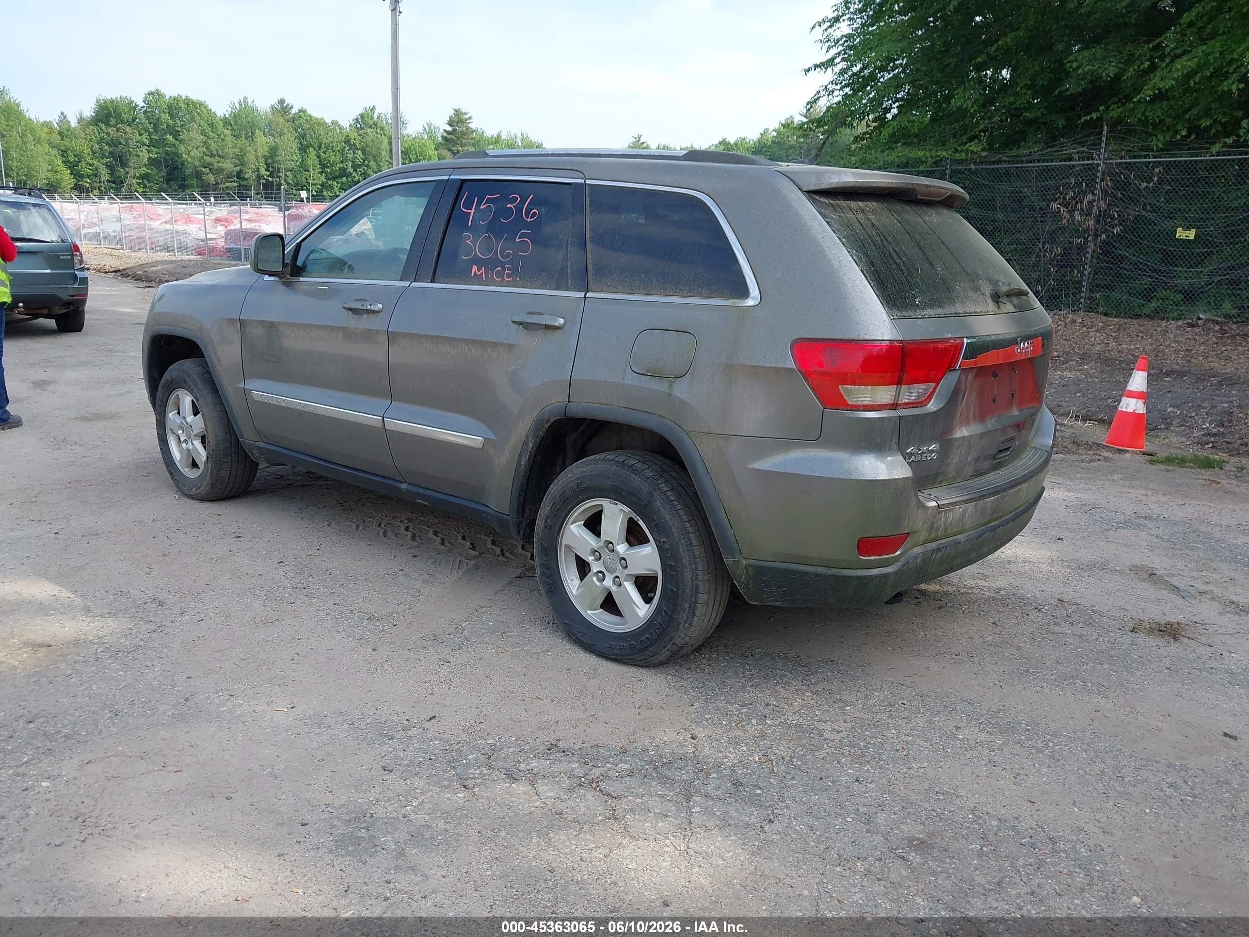 2012 Jeep Grand Cherokee Laredo Серый vin: 1C4RJFAG5CC296851