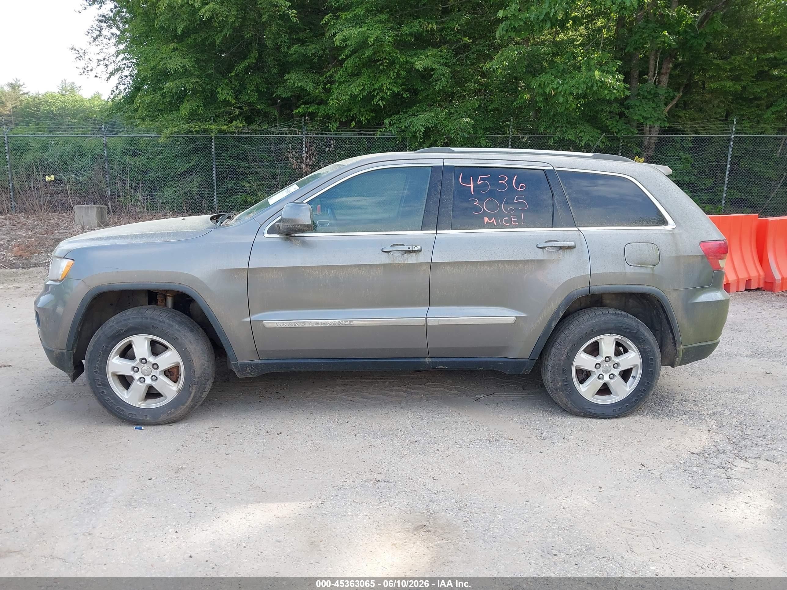 2012 Jeep Grand Cherokee Laredo Серый vin: 1C4RJFAG5CC296851
