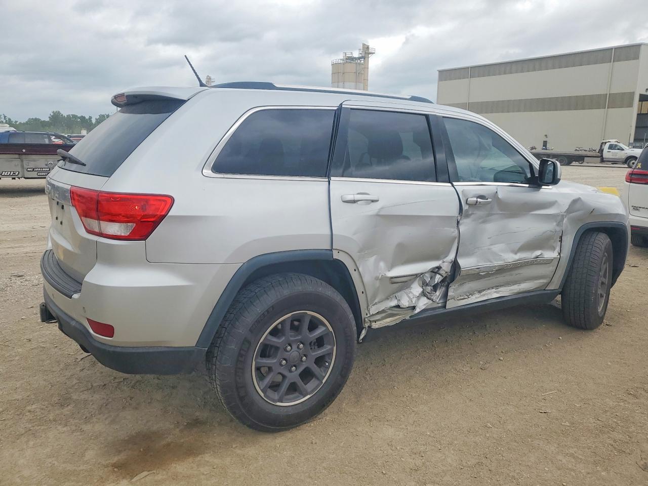2012 Jeep Grand Cherokee Laredo Silver vin: 1C4RJFAG5CC332425