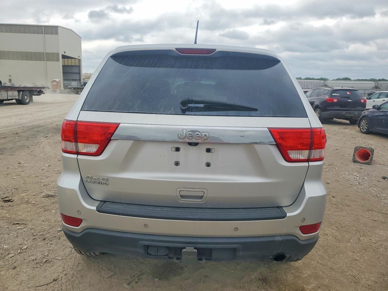 2012 Jeep Grand Cherokee Laredo Silver vin: 1C4RJFAG5CC332425