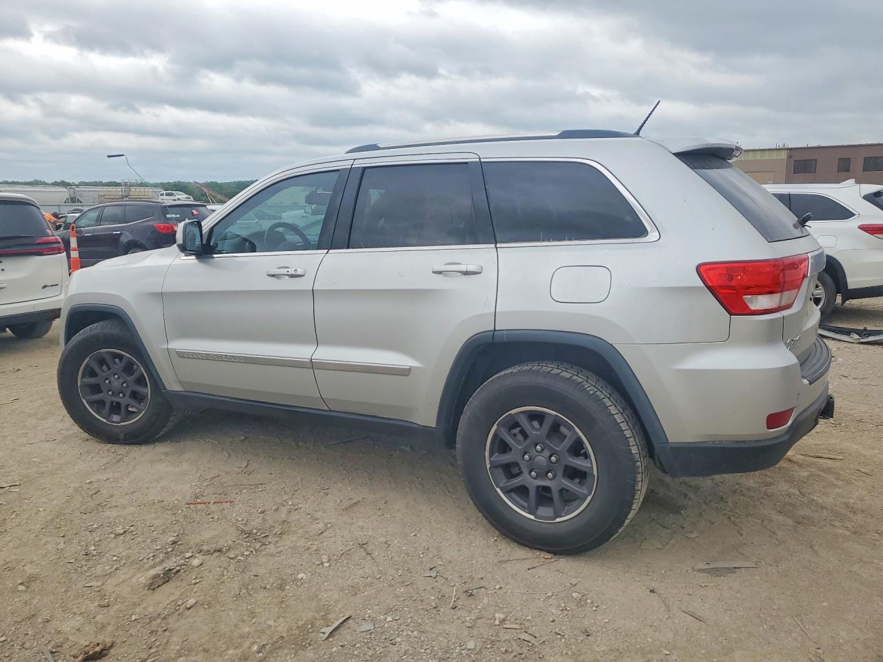 2012 Jeep Grand Cherokee Laredo Silver vin: 1C4RJFAG5CC332425