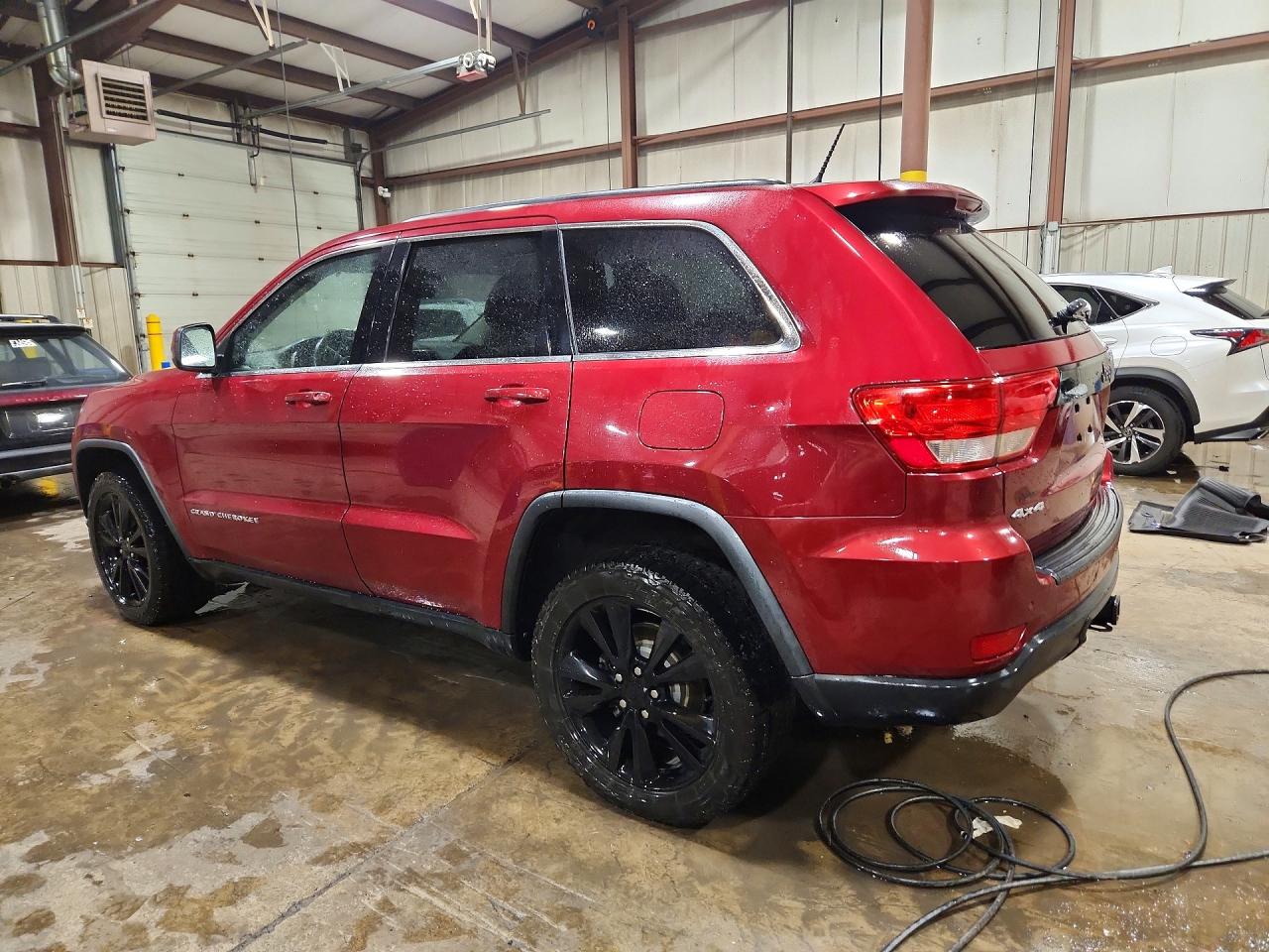 2012 Jeep Grand Cherokee Laredo Красный vin: 1C4RJFAG5CC352142