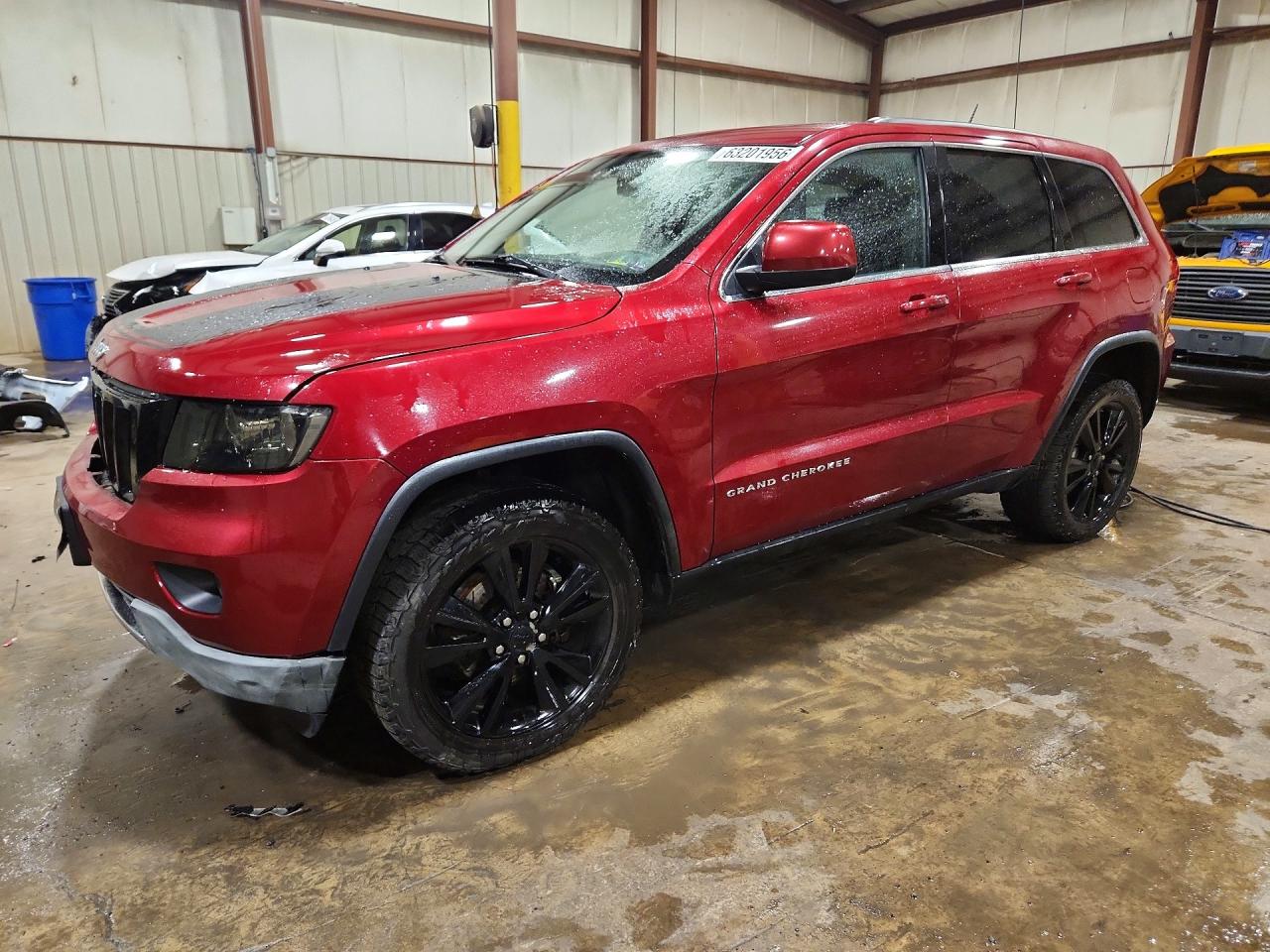 2012 Jeep Grand Cherokee Laredo Красный vin: 1C4RJFAG5CC352142