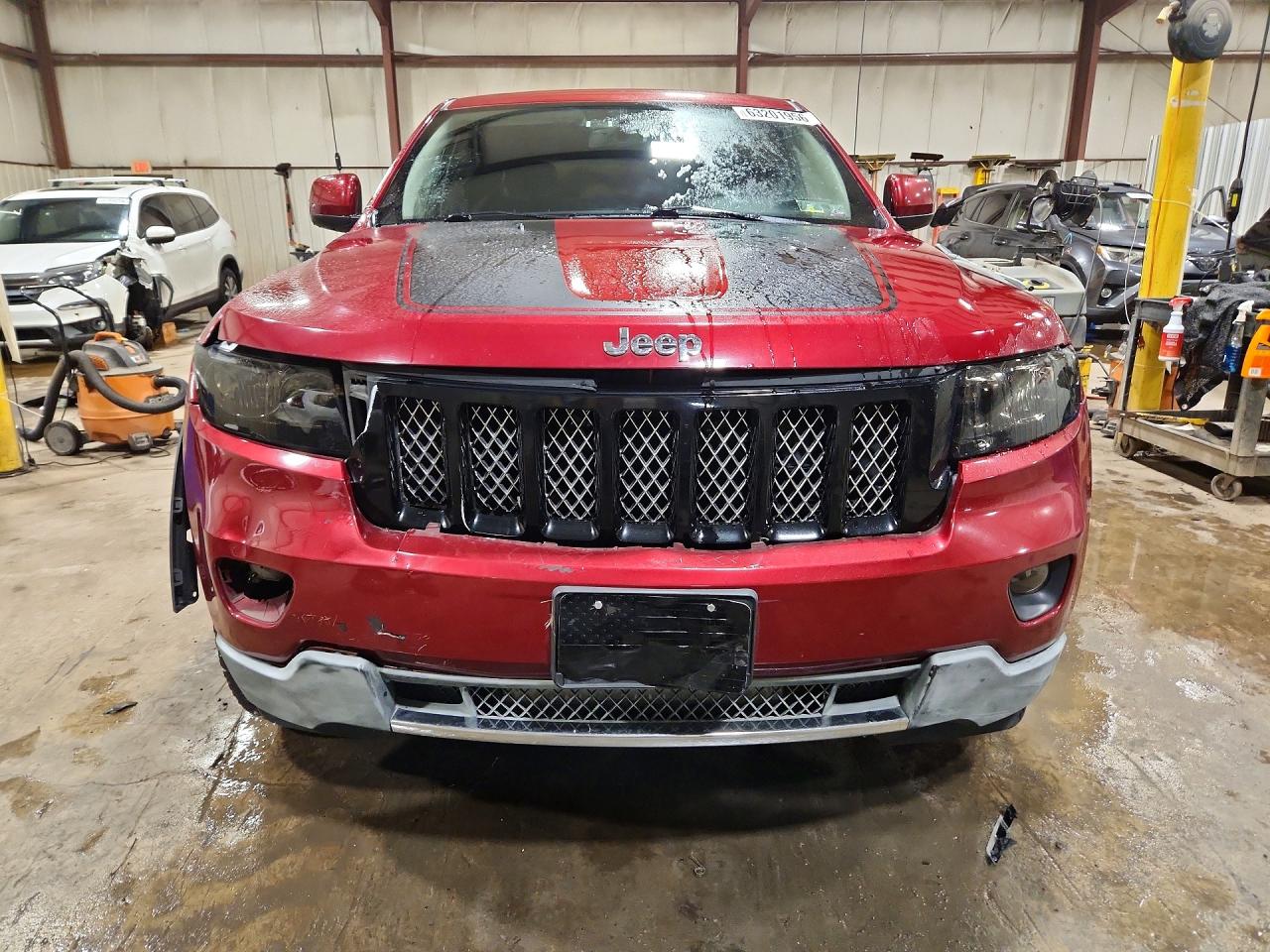 2012 Jeep Grand Cherokee Laredo Красный vin: 1C4RJFAG5CC352142