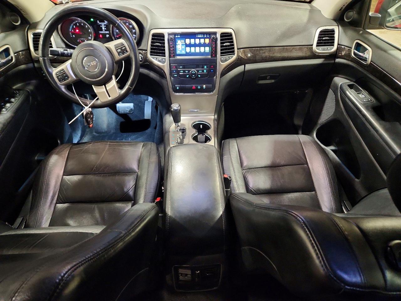 2012 Jeep Grand Cherokee Laredo Красный vin: 1C4RJFAG5CC352142