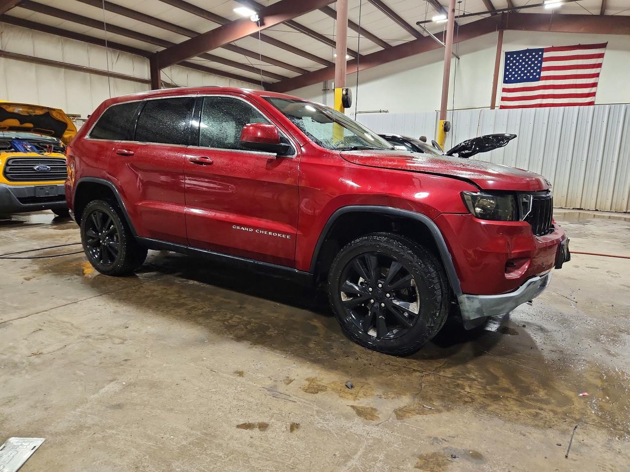 2012 Jeep Grand Cherokee Laredo Красный vin: 1C4RJFAG5CC352142