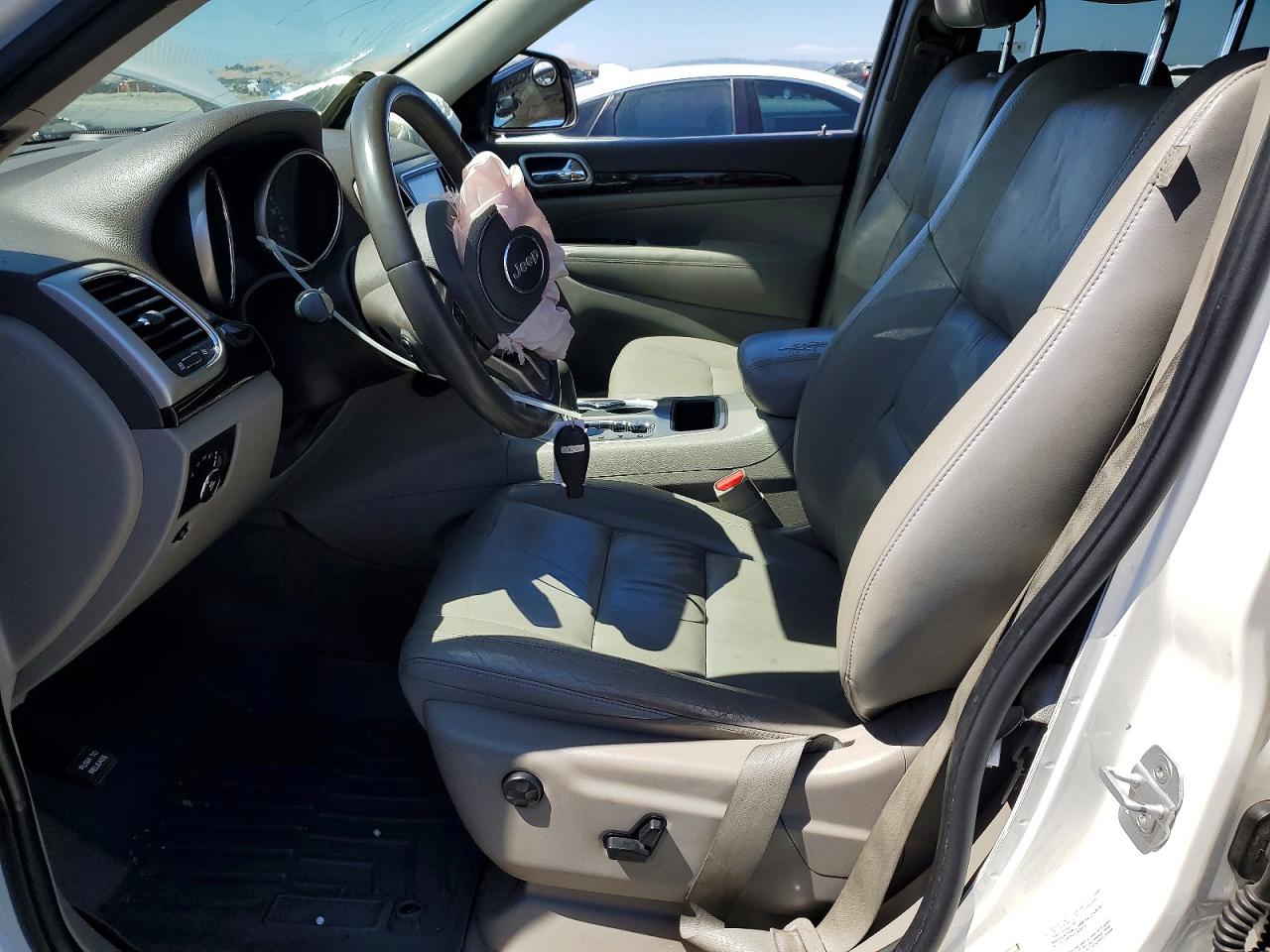 2012 Jeep Grand Cherokee Laredo White vin: 1C4RJFAG5CC353842