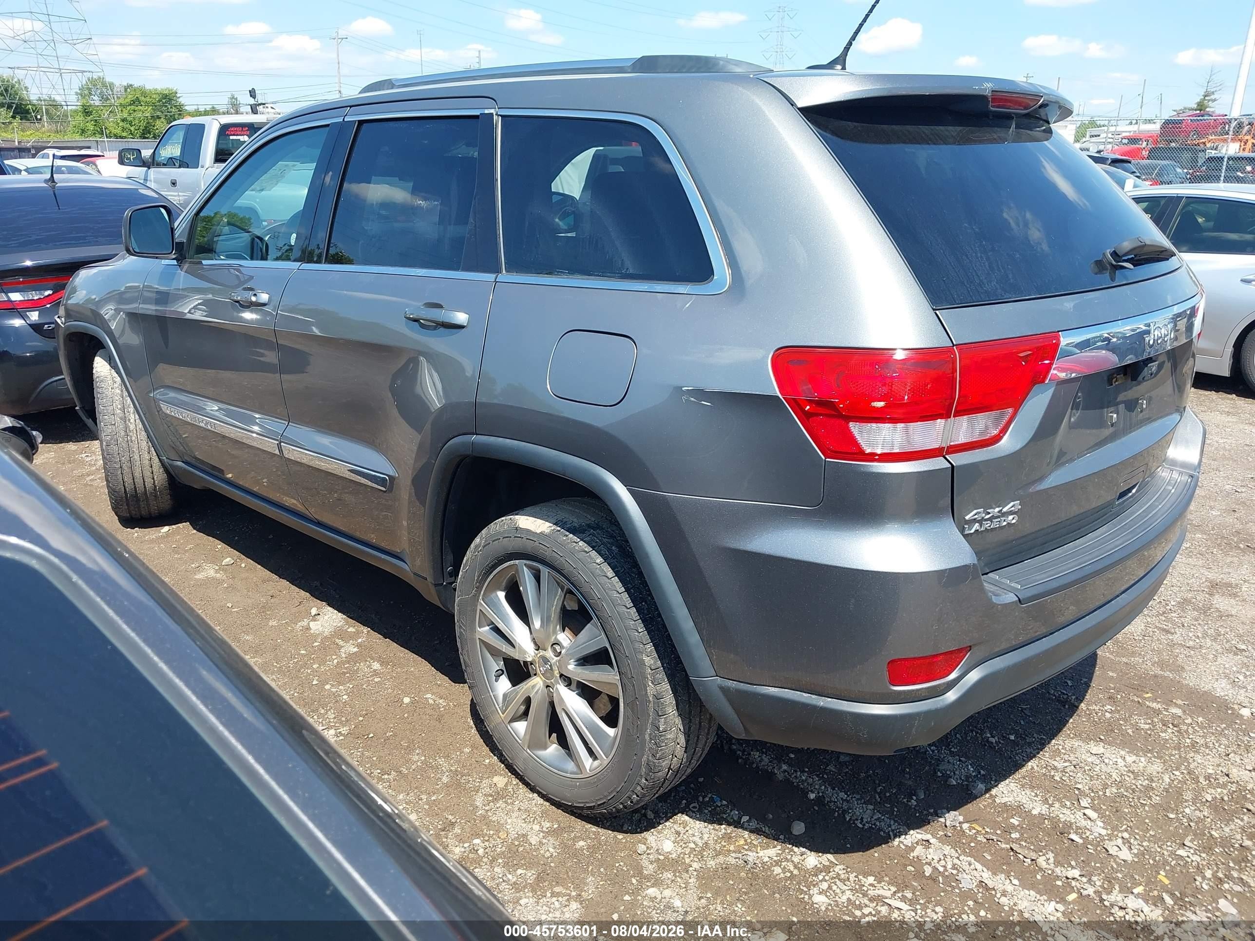 2013 Jeep Grand Cherokee Laredo Silver vin: 1C4RJFAG5DC568509
