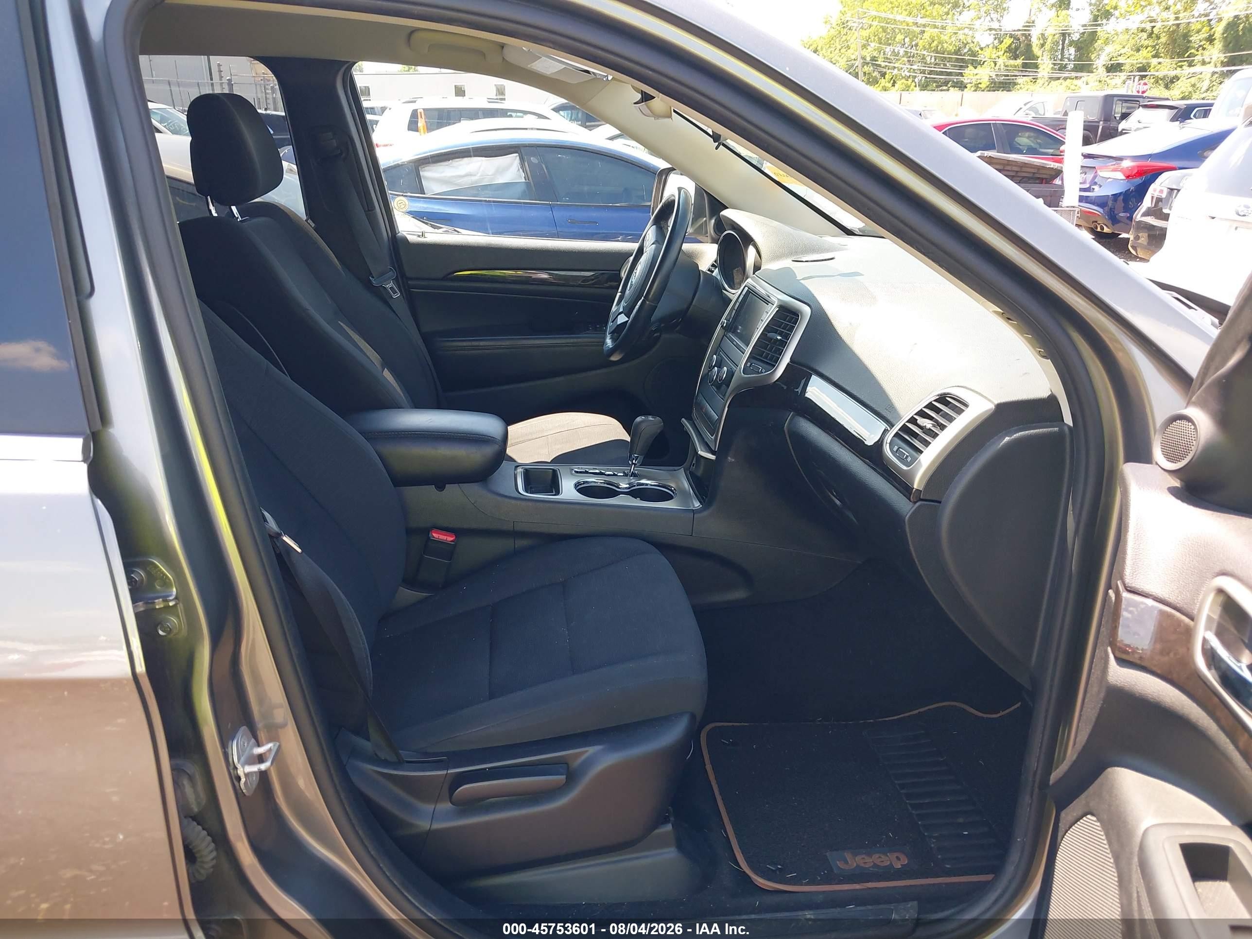 2013 Jeep Grand Cherokee Laredo Silver vin: 1C4RJFAG5DC568509