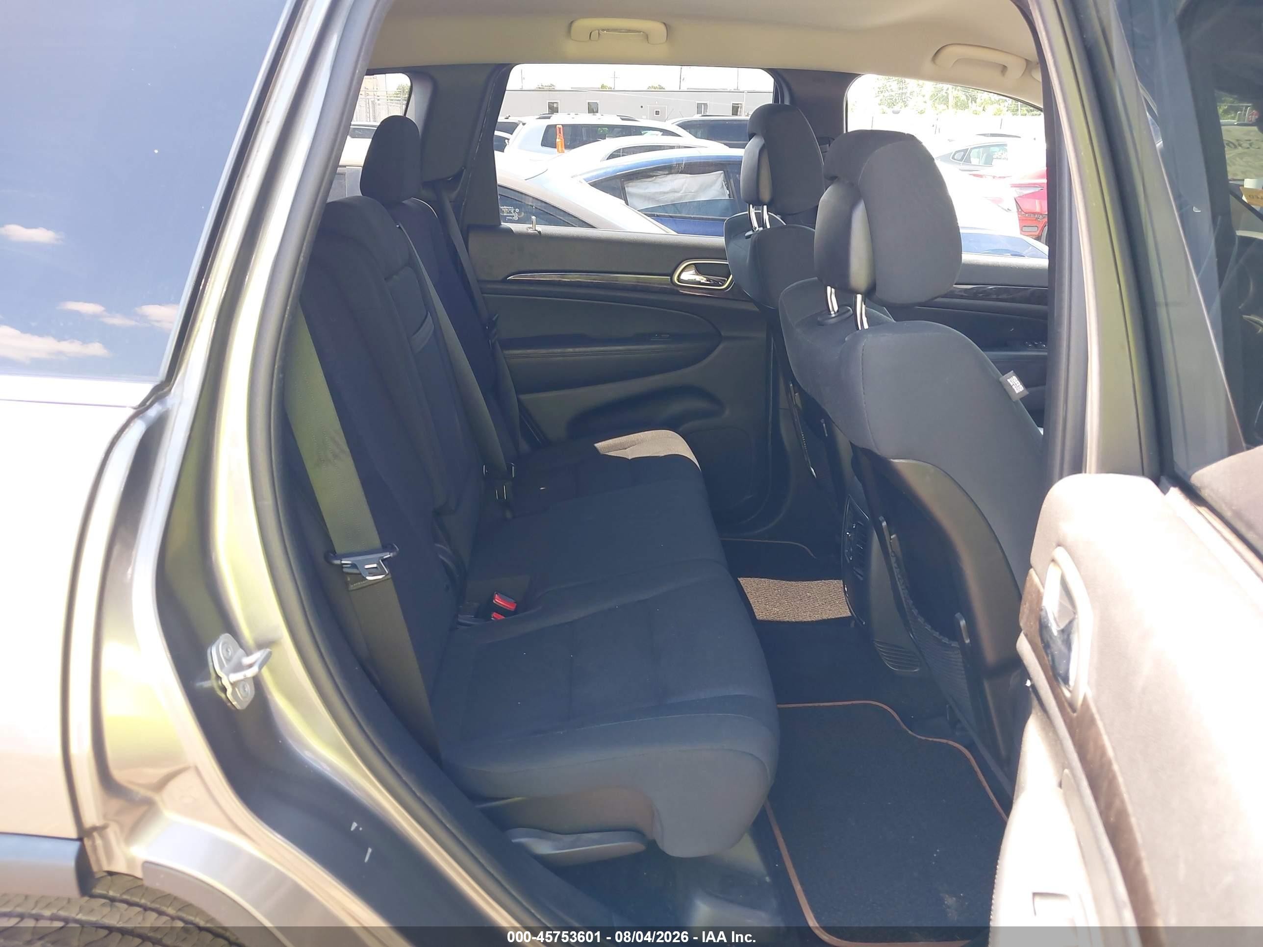 2013 Jeep Grand Cherokee Laredo Silver vin: 1C4RJFAG5DC568509
