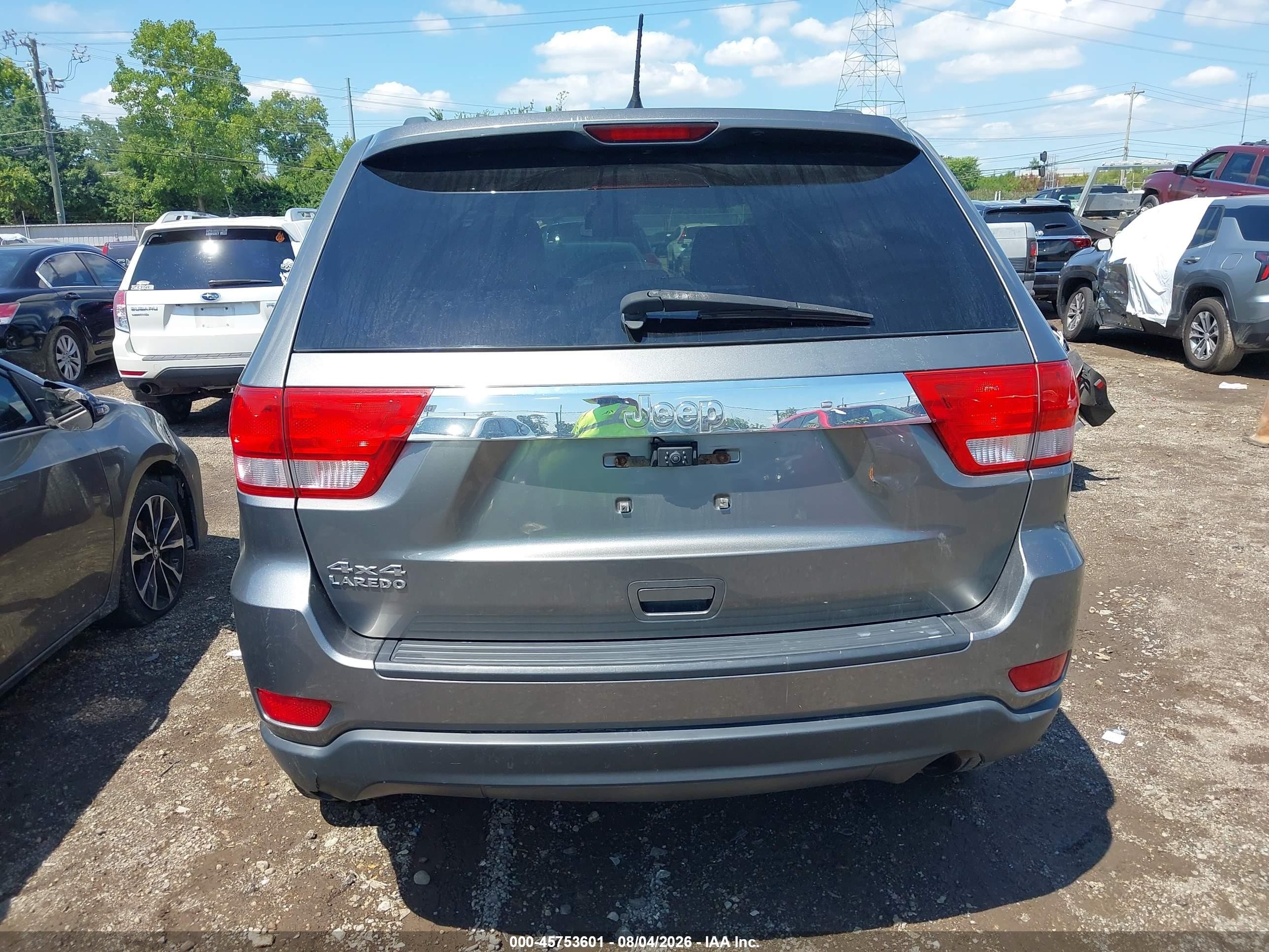 2013 Jeep Grand Cherokee Laredo Silver vin: 1C4RJFAG5DC568509