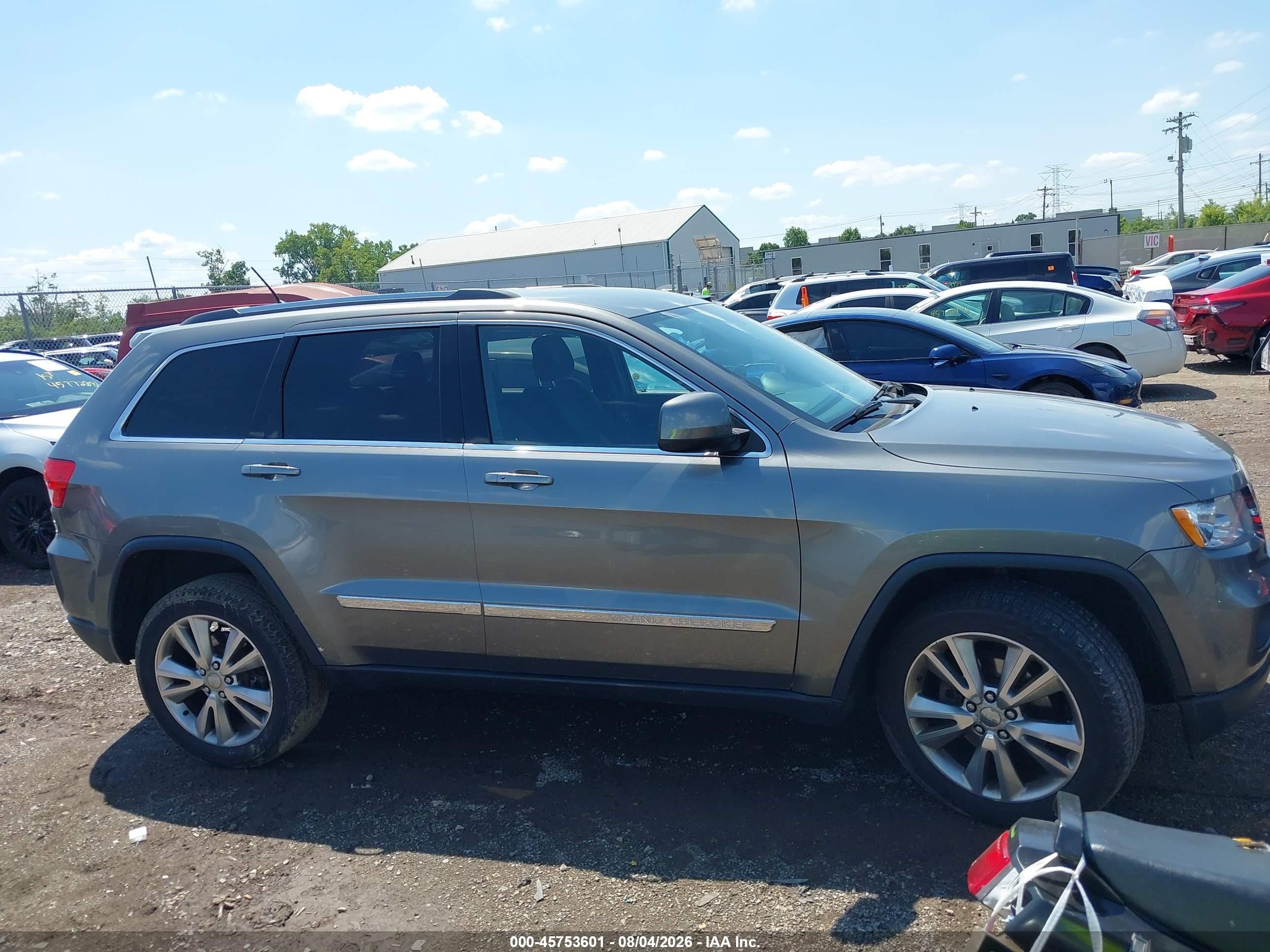 2013 Jeep Grand Cherokee Laredo Silver vin: 1C4RJFAG5DC568509