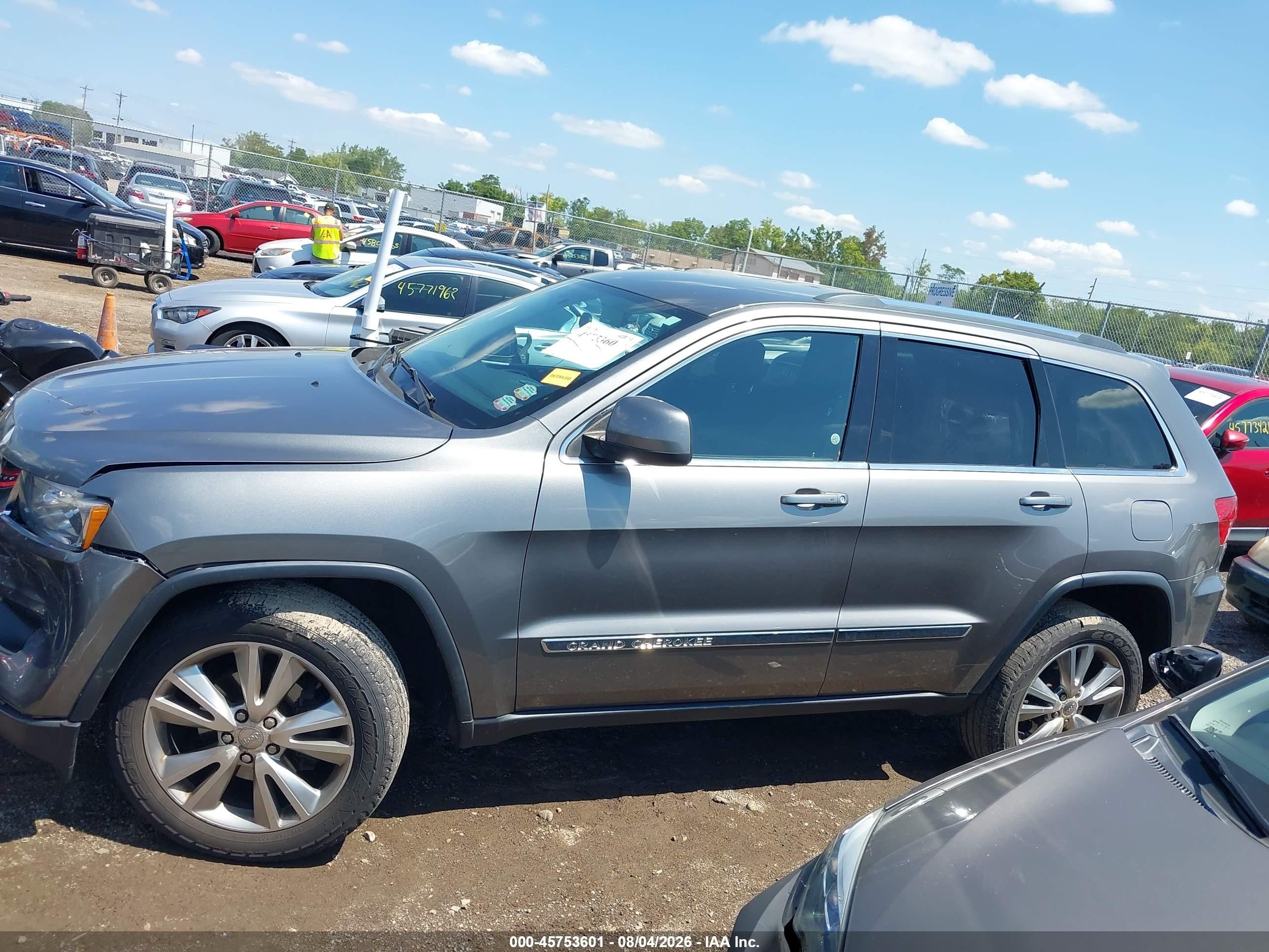 2013 Jeep Grand Cherokee Laredo Silver vin: 1C4RJFAG5DC568509