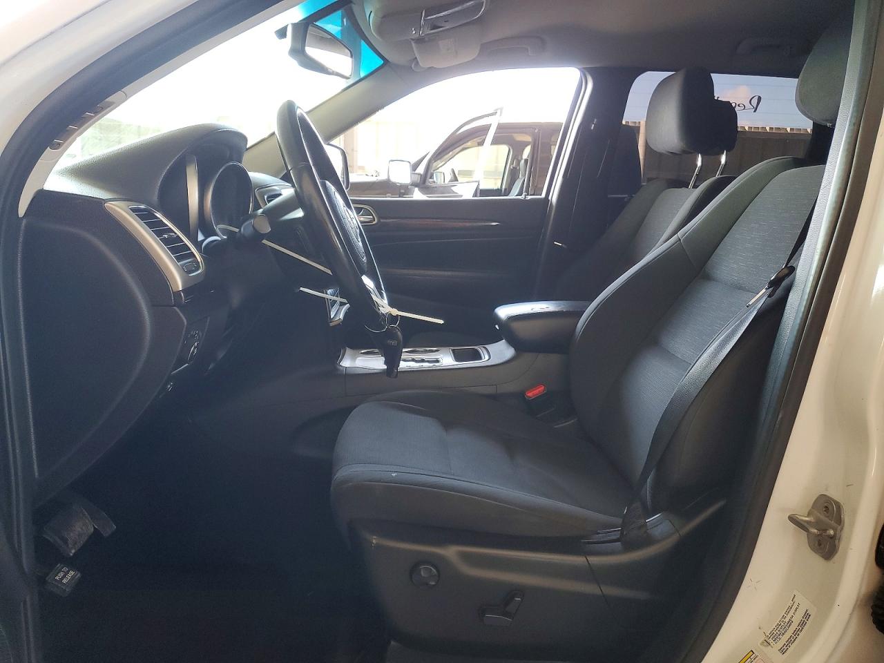 2013 Jeep Grand Cherokee Laredo White vin: 1C4RJFAG5DC586301