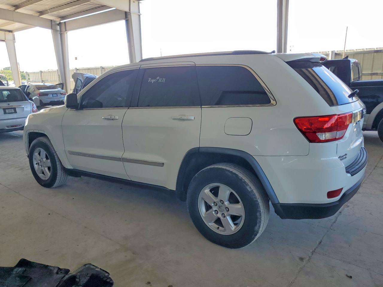 2013 Jeep Grand Cherokee Laredo White vin: 1C4RJFAG5DC586301