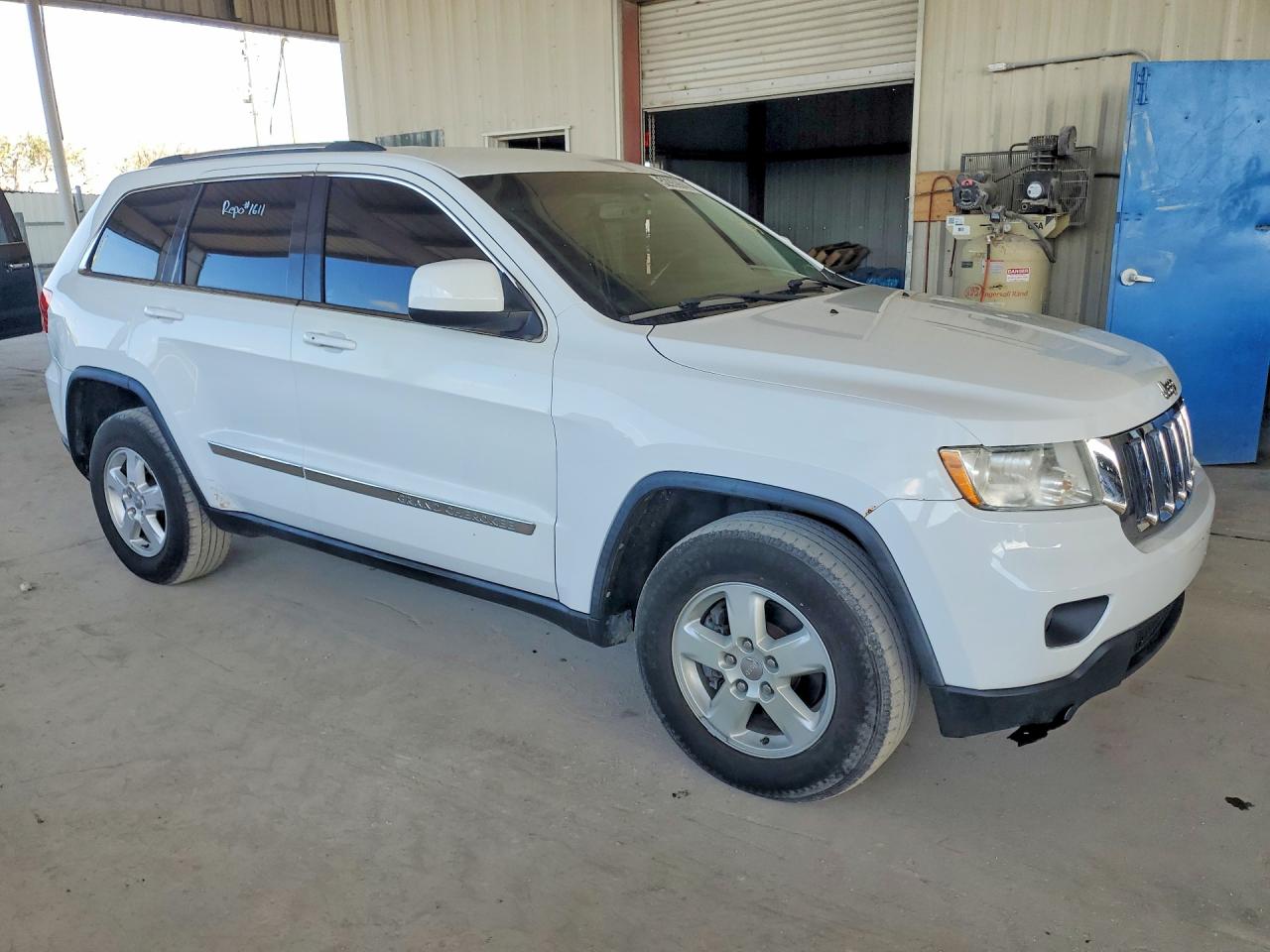 2013 Jeep Grand Cherokee Laredo White vin: 1C4RJFAG5DC586301