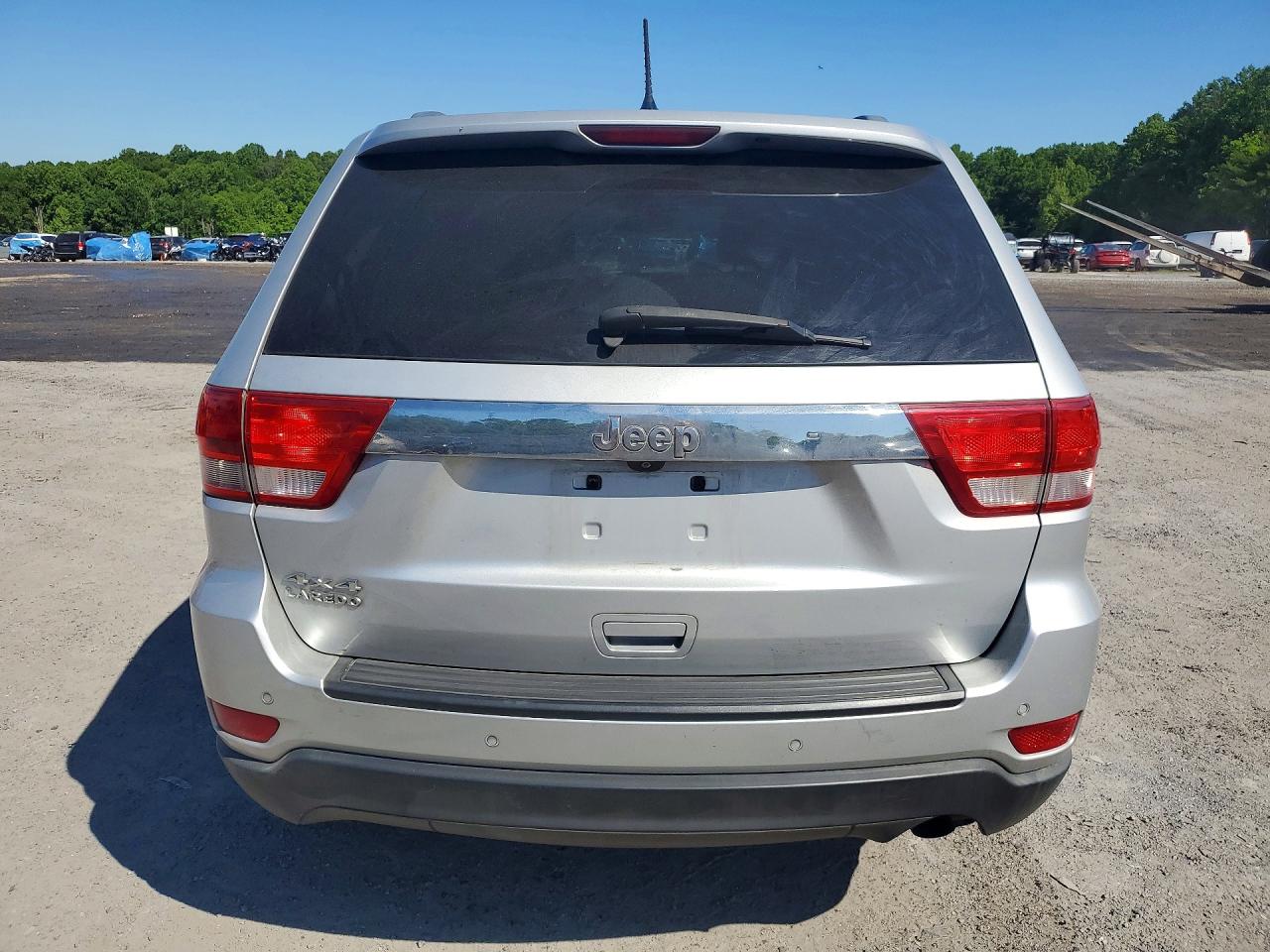 2013 Jeep Grand Cherokee Laredo Серебряный vin: 1C4RJFAG5DC615487