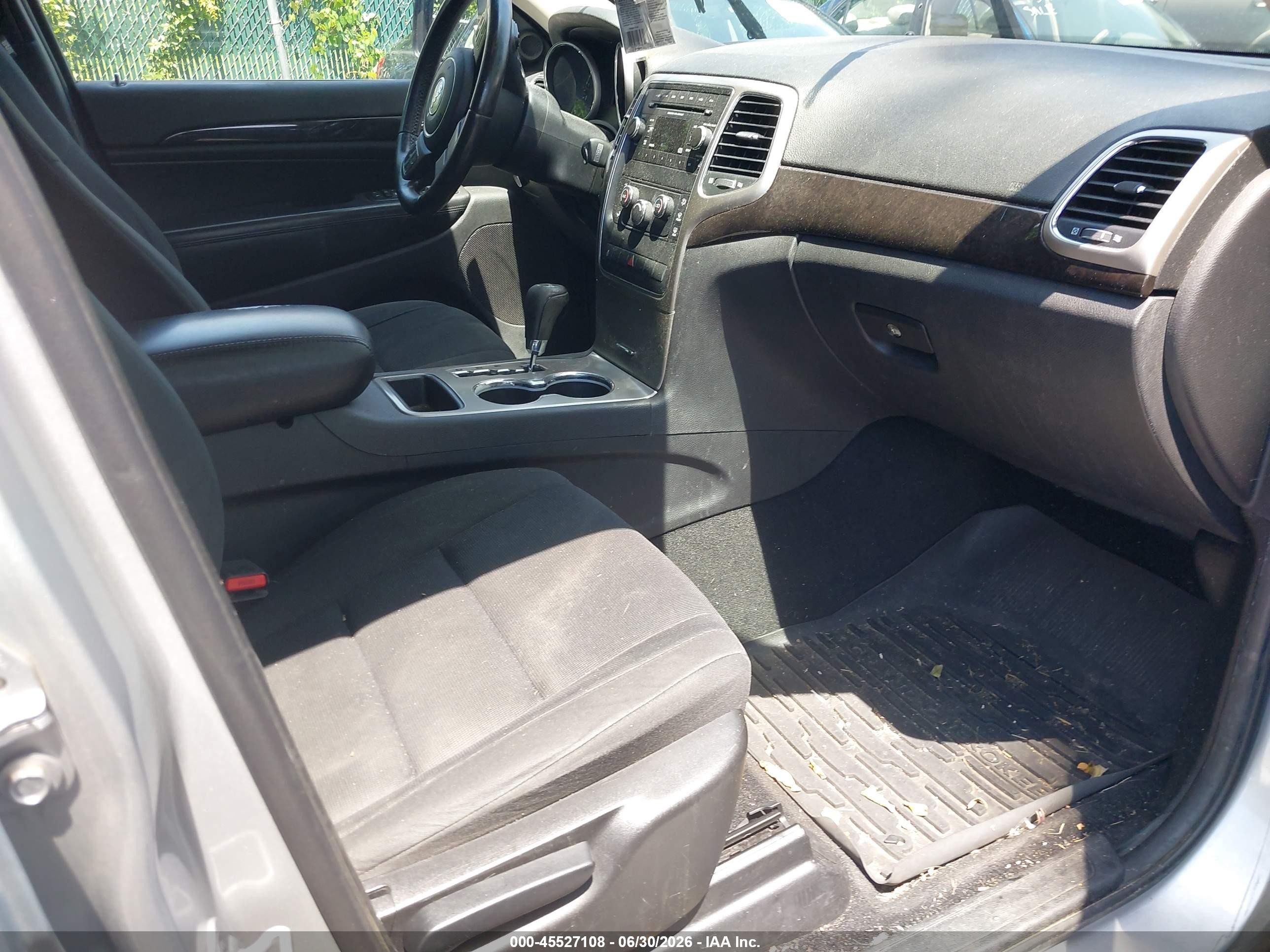 2013 Jeep Grand Cherokee Laredo Silver vin: 1C4RJFAG5DC648361