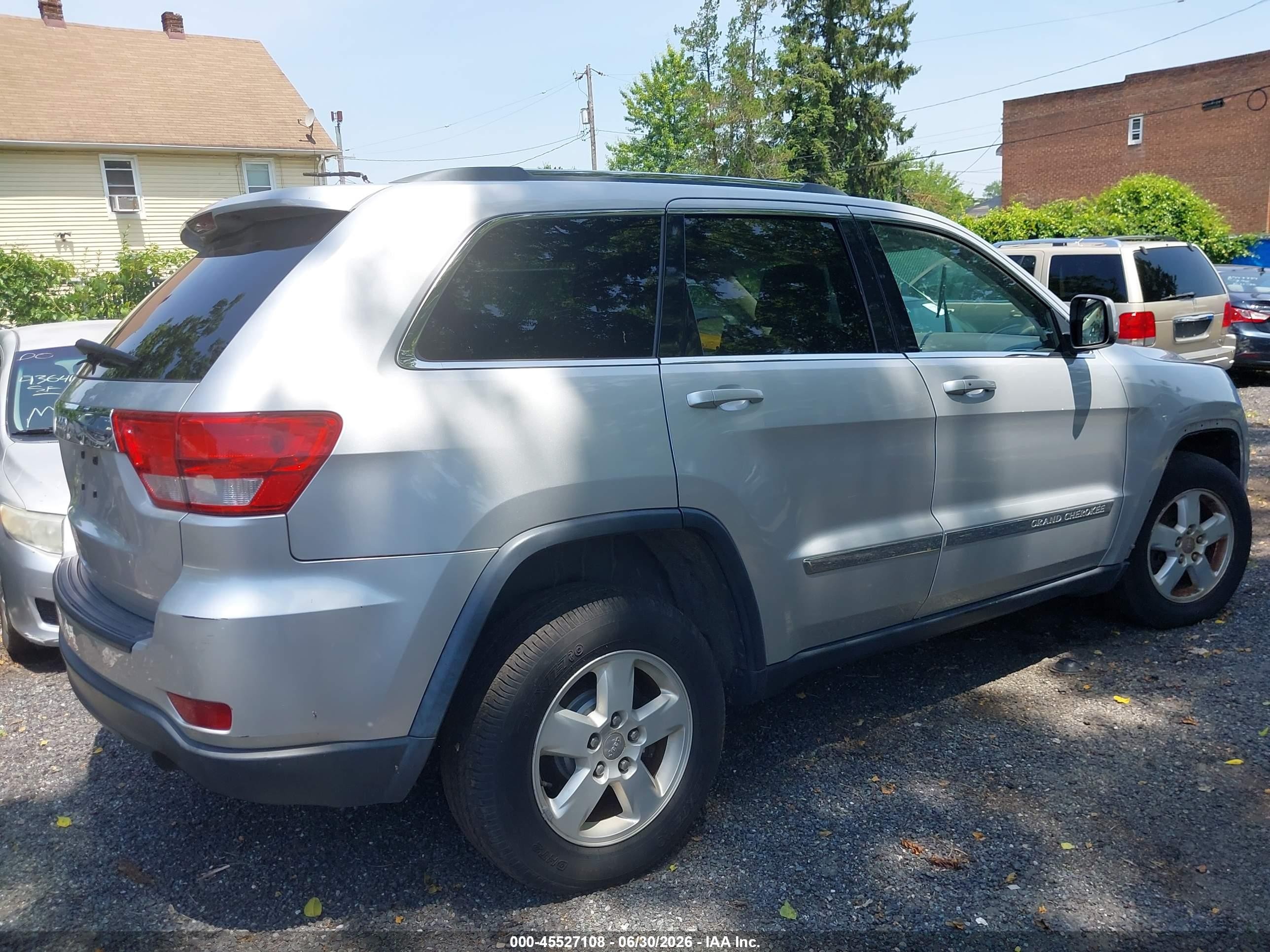 2013 Jeep Grand Cherokee Laredo Silver vin: 1C4RJFAG5DC648361