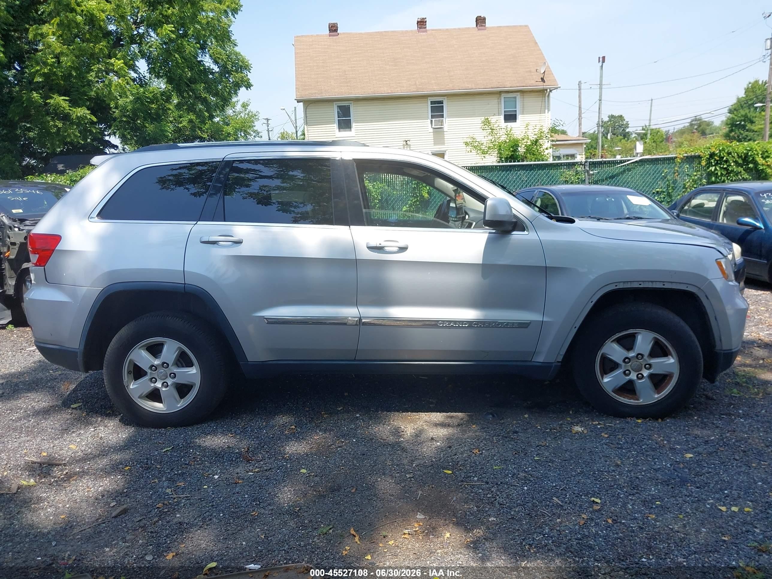 2013 Jeep Grand Cherokee Laredo Silver vin: 1C4RJFAG5DC648361