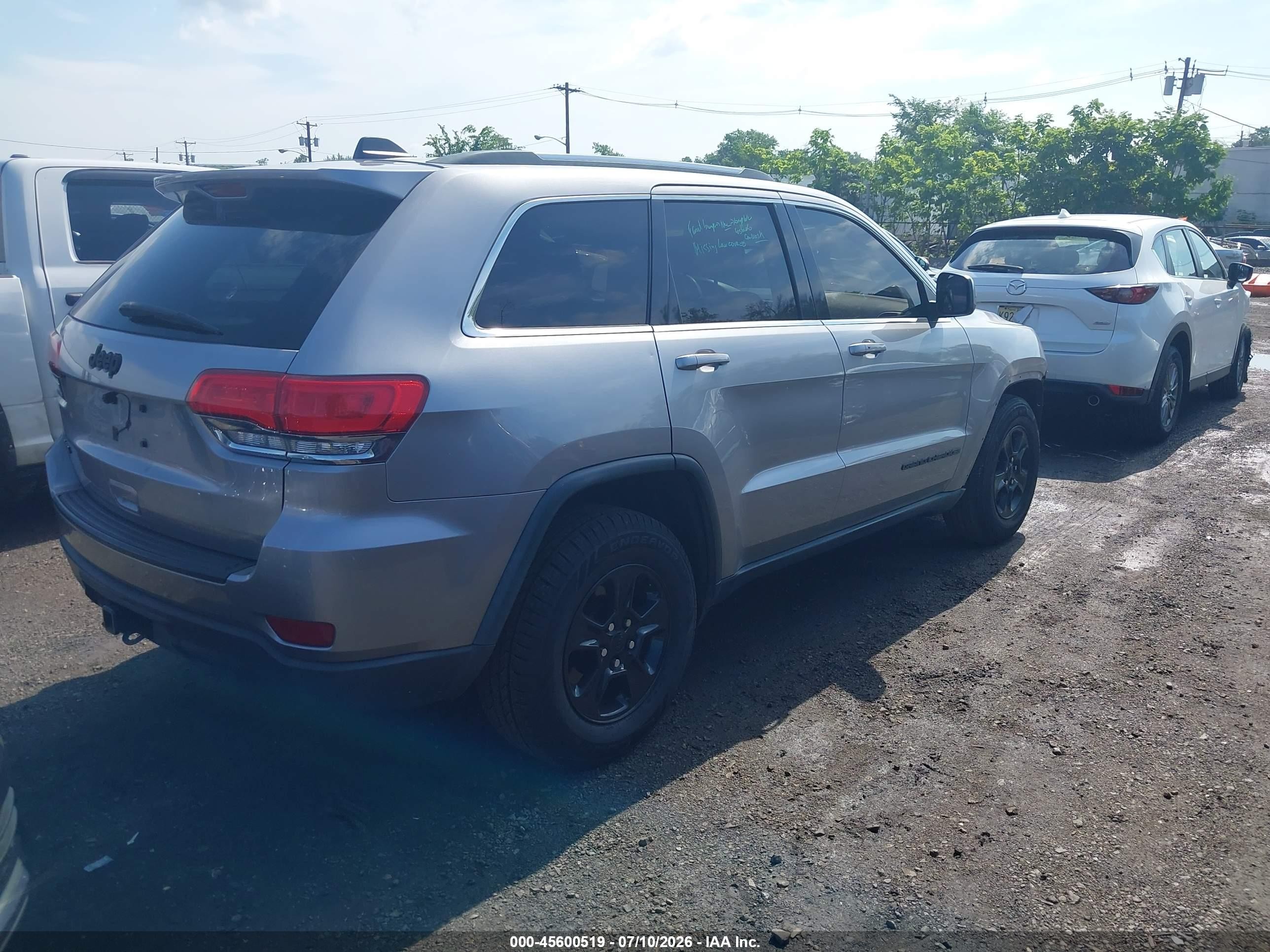 2014 Jeep Grand Cherokee Laredo Silver vin: 1C4RJFAG5EC186417