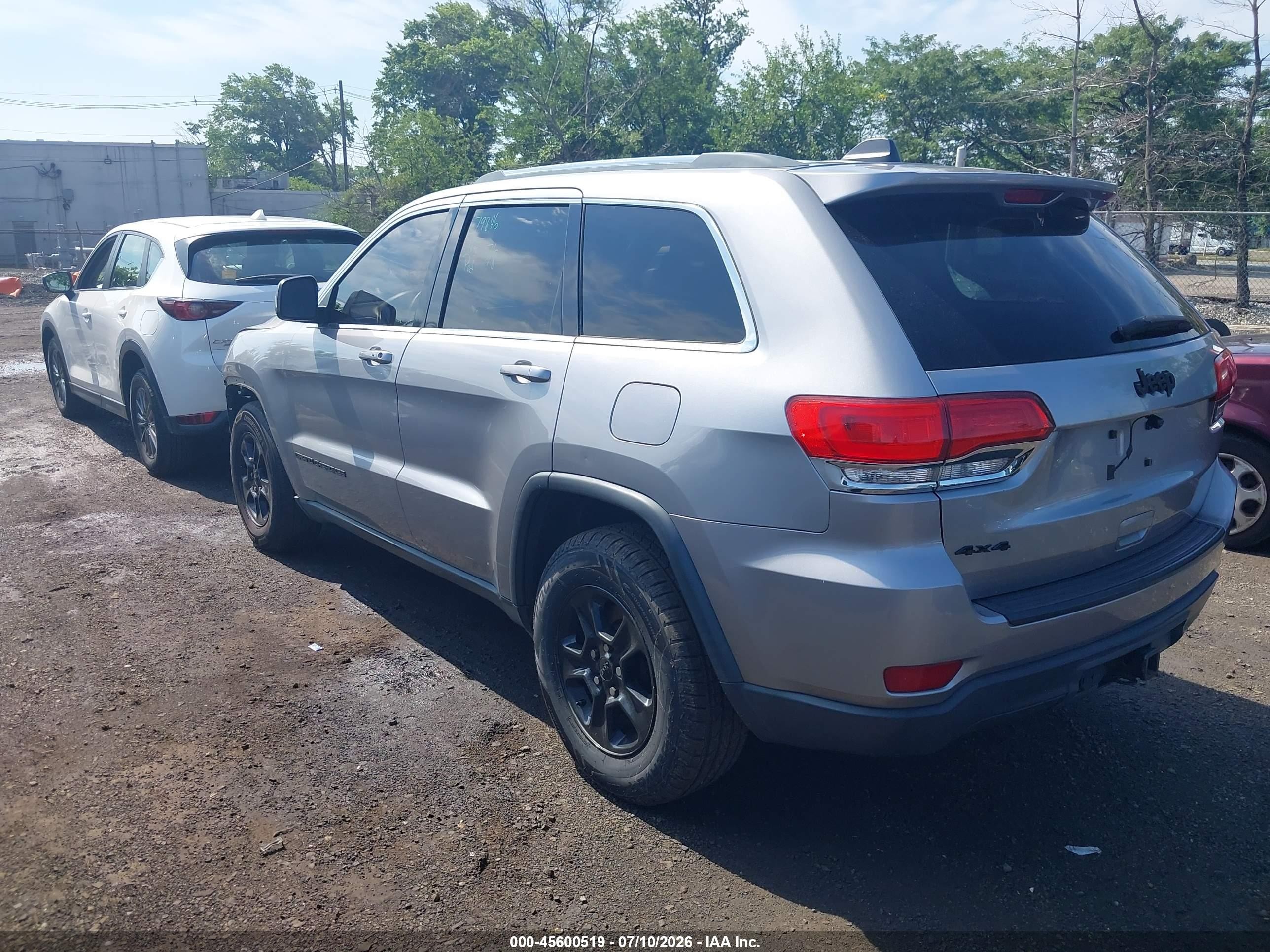 2014 Jeep Grand Cherokee Laredo Silver vin: 1C4RJFAG5EC186417