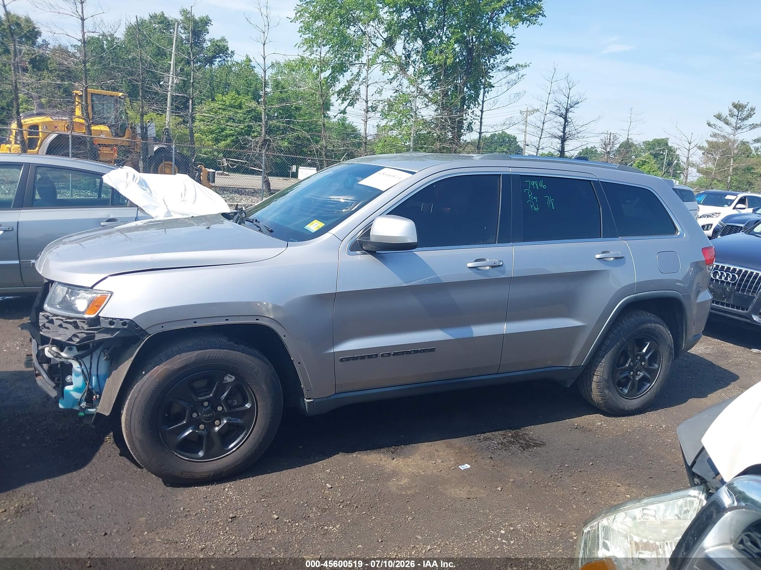 2014 Jeep Grand Cherokee Laredo Silver vin: 1C4RJFAG5EC186417