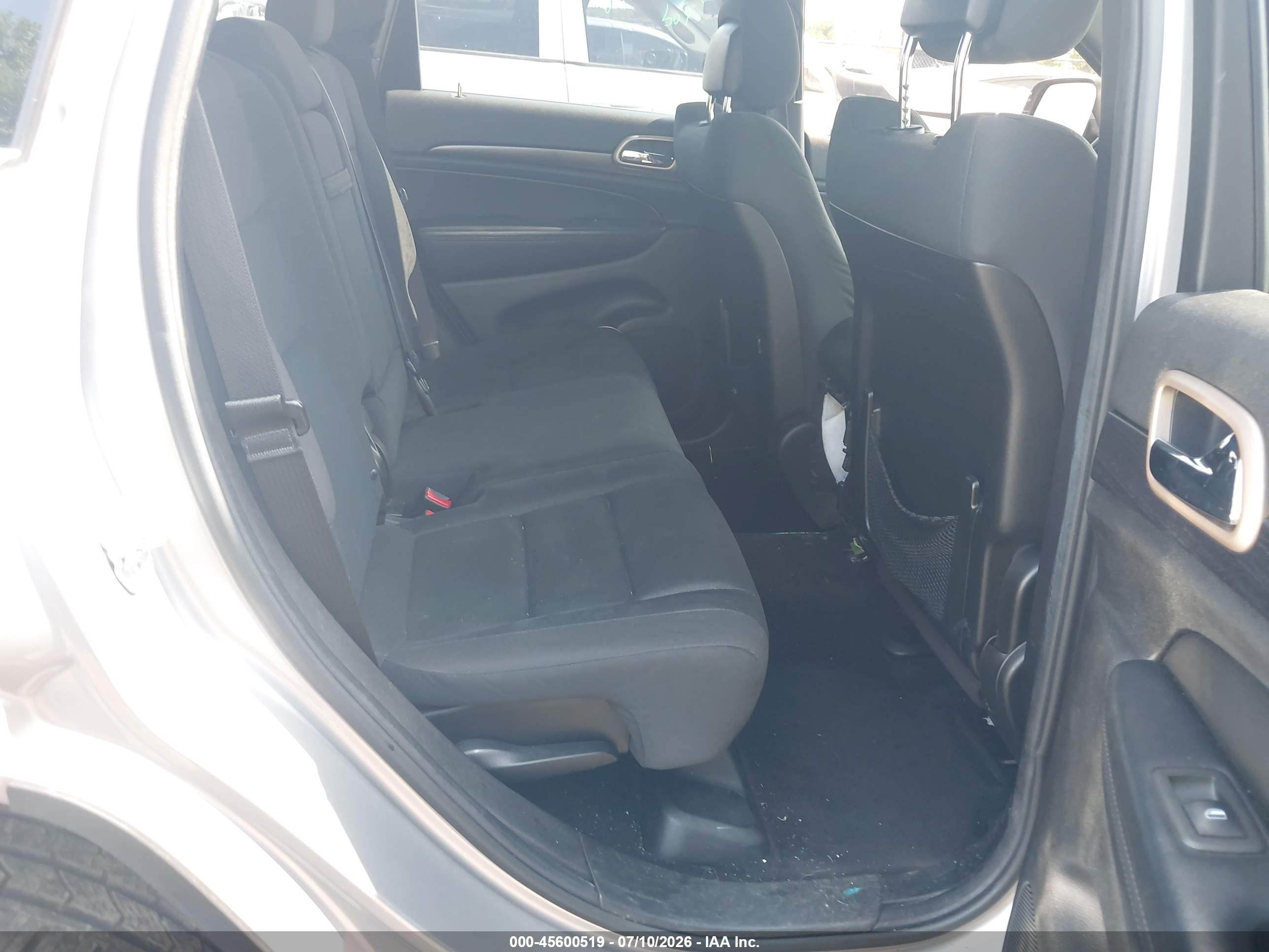 2014 Jeep Grand Cherokee Laredo Silver vin: 1C4RJFAG5EC186417