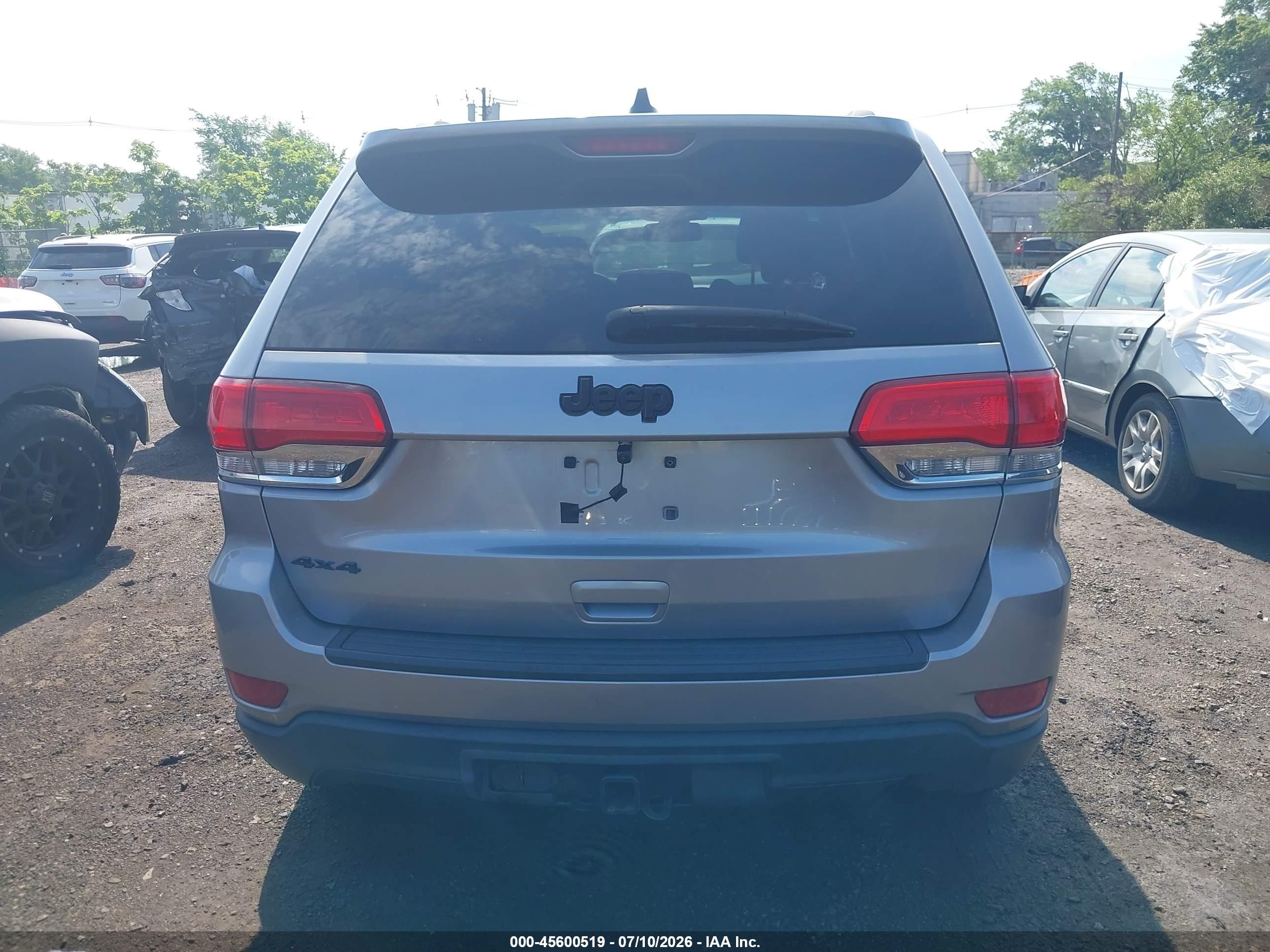 2014 Jeep Grand Cherokee Laredo Silver vin: 1C4RJFAG5EC186417