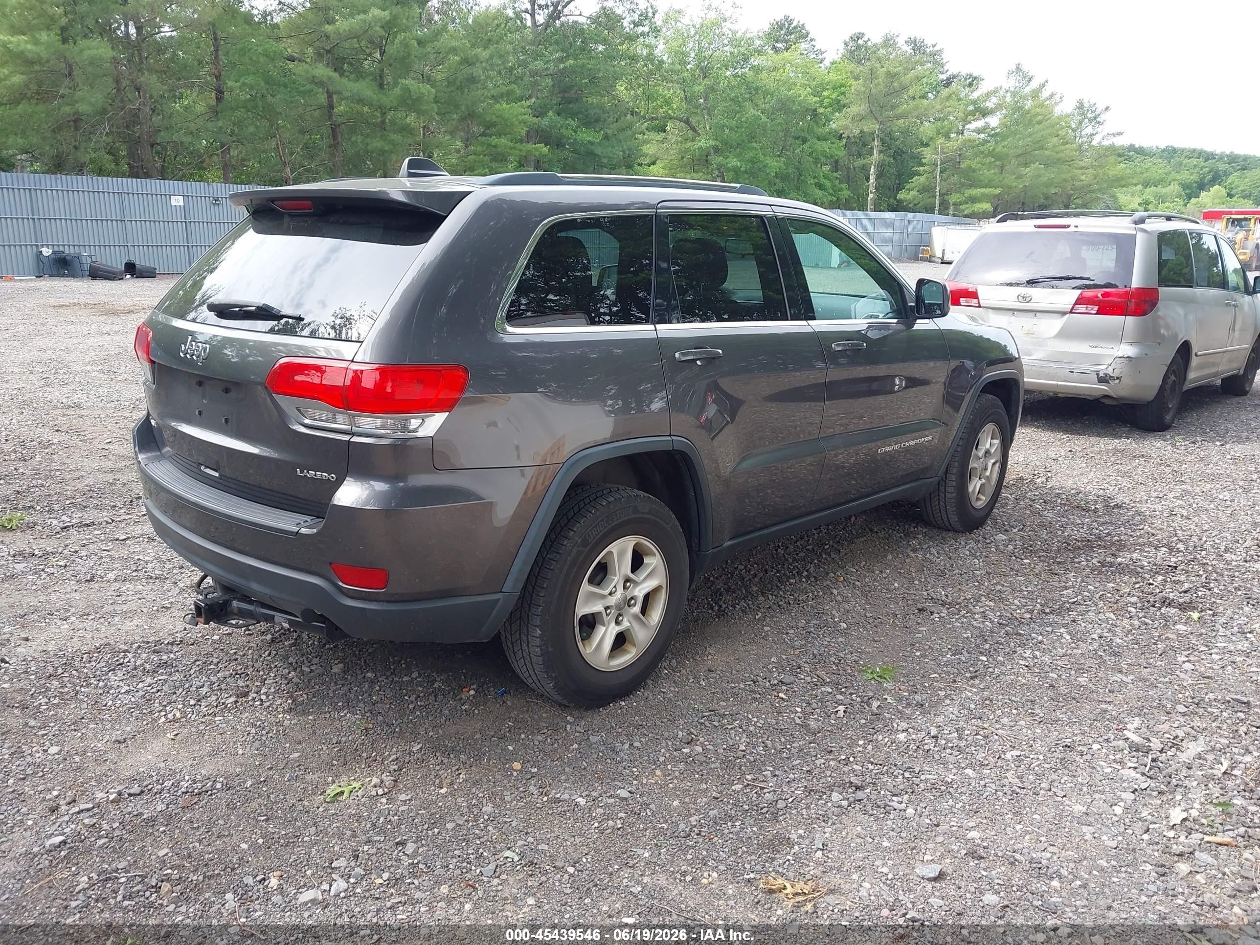 2015 Jeep Grand Cherokee Laredo Gray vin: 1C4RJFAG5FC115686