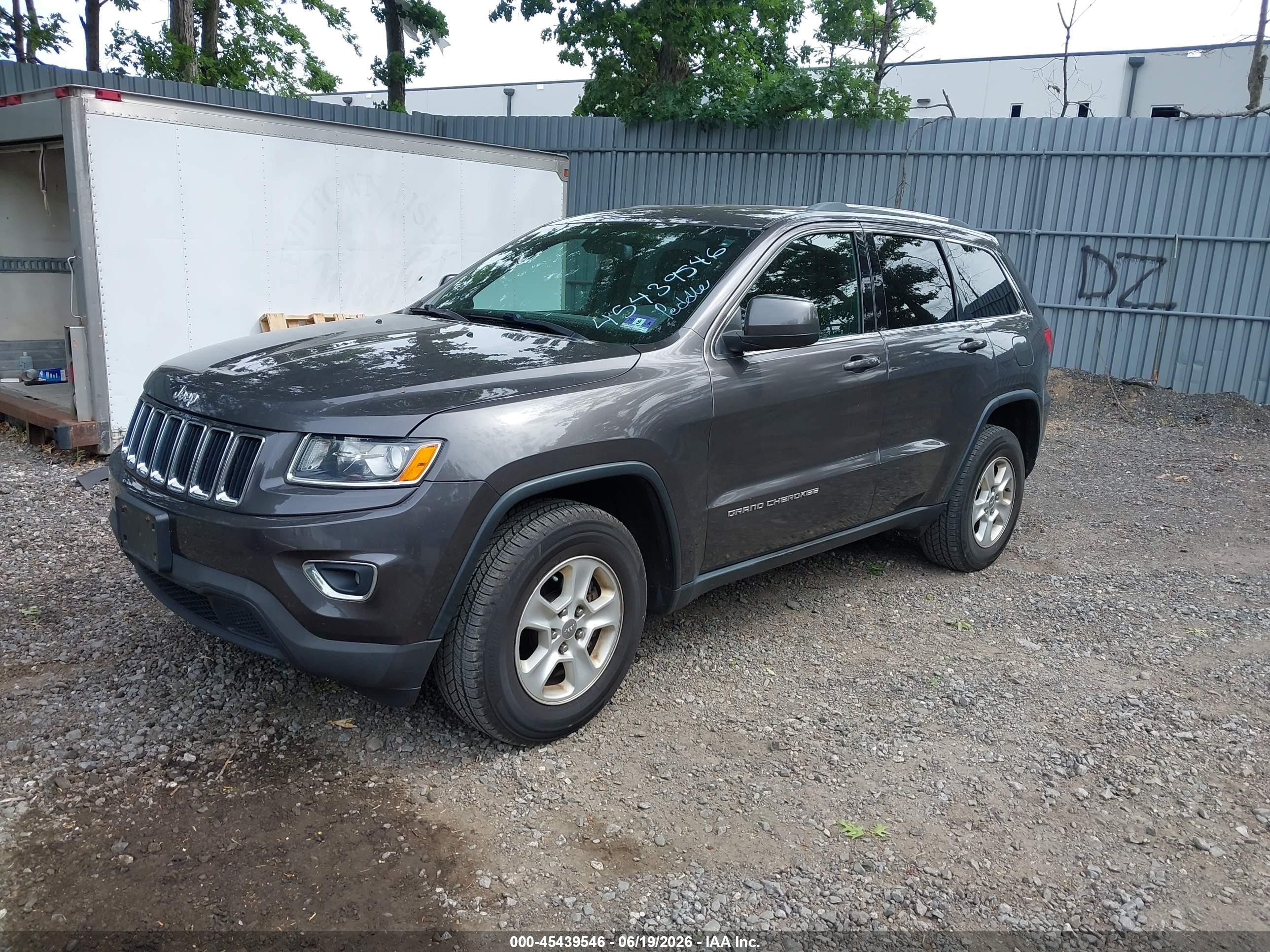 2015 Jeep Grand Cherokee Laredo Gray vin: 1C4RJFAG5FC115686