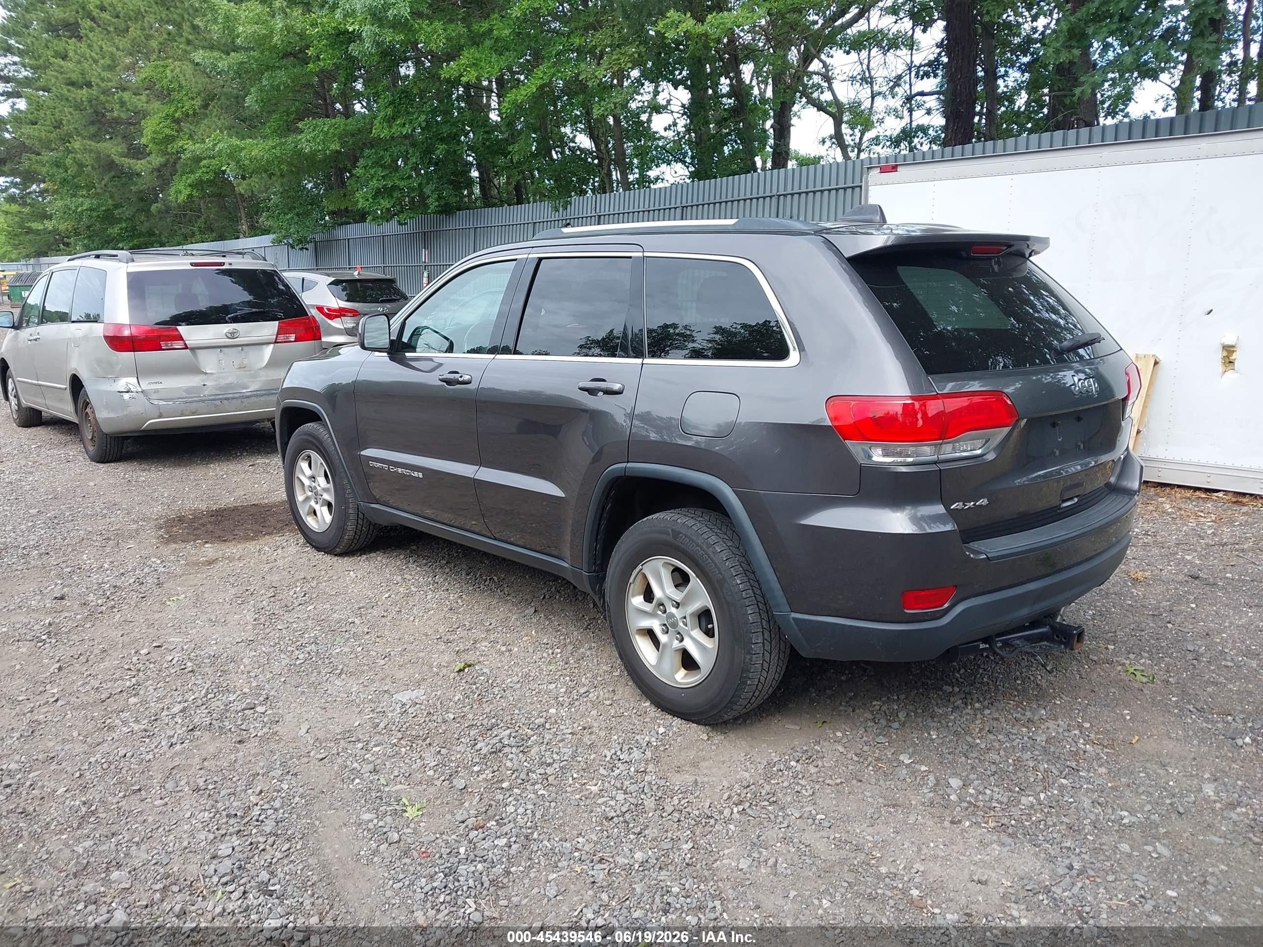 2015 Jeep Grand Cherokee Laredo Gray vin: 1C4RJFAG5FC115686