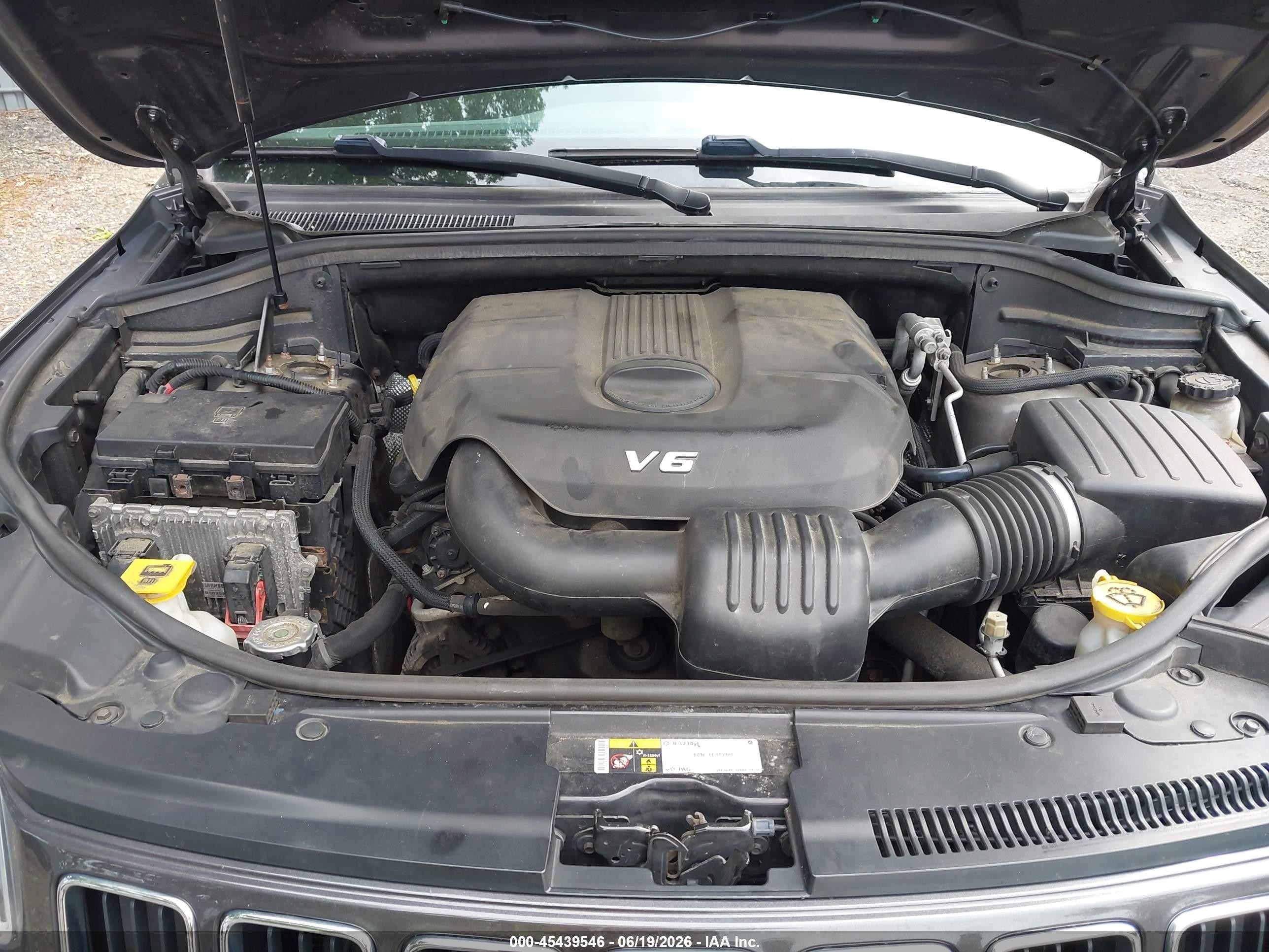 2015 Jeep Grand Cherokee Laredo Gray vin: 1C4RJFAG5FC115686