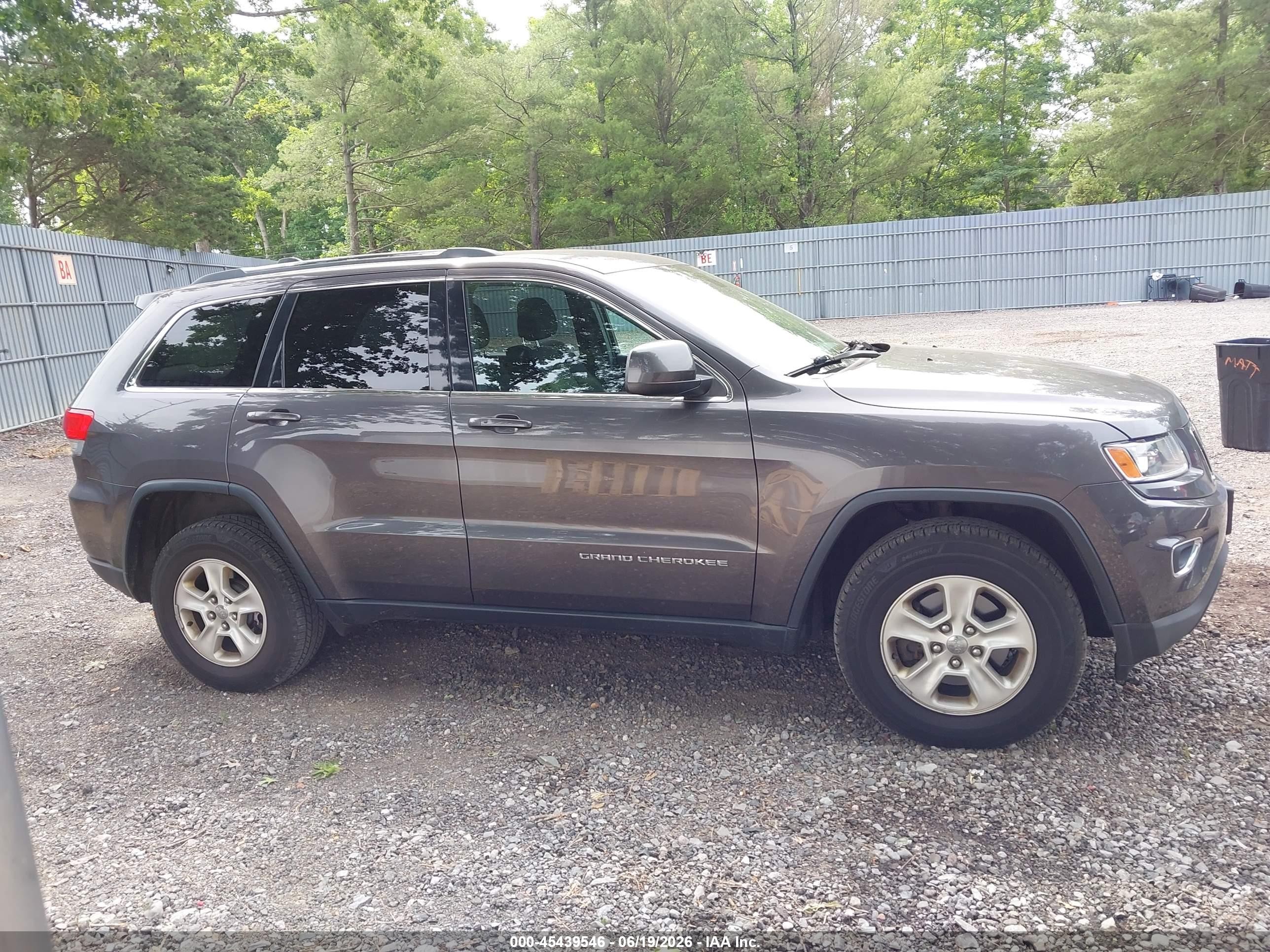 2015 Jeep Grand Cherokee Laredo Gray vin: 1C4RJFAG5FC115686