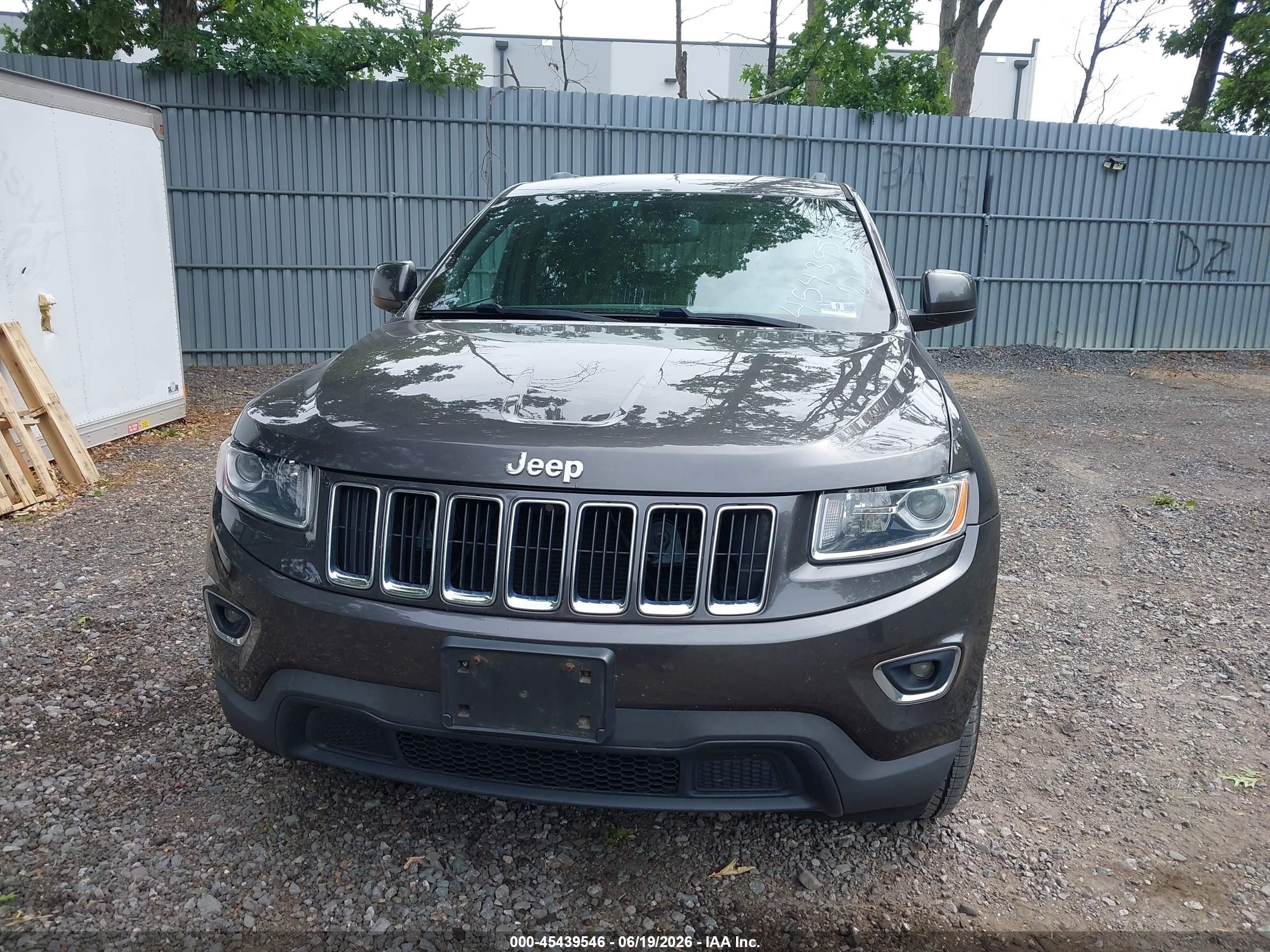 2015 Jeep Grand Cherokee Laredo Gray vin: 1C4RJFAG5FC115686