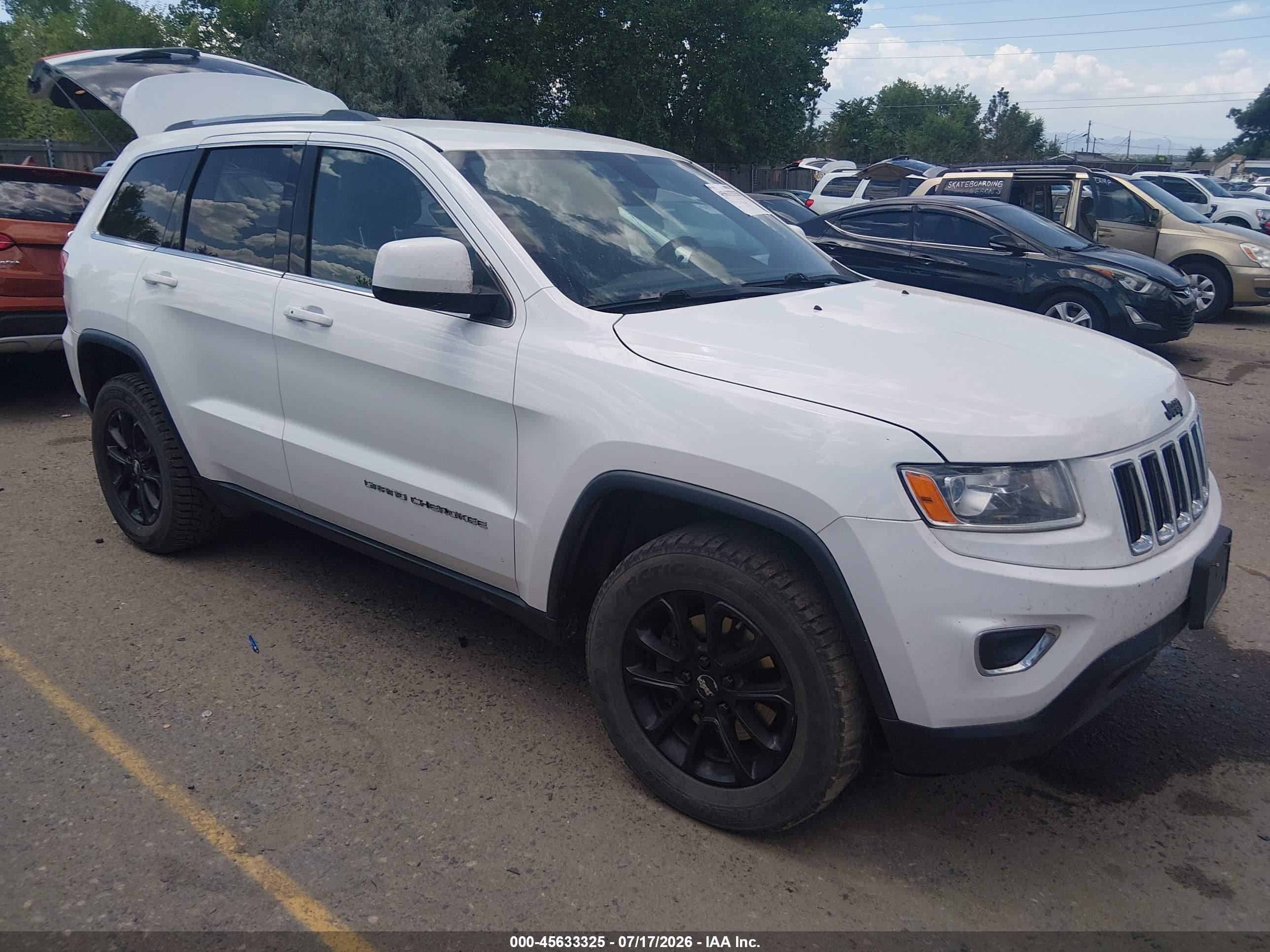 2015 Jeep Grand Cherokee Laredo White vin: 1C4RJFAG5FC196365